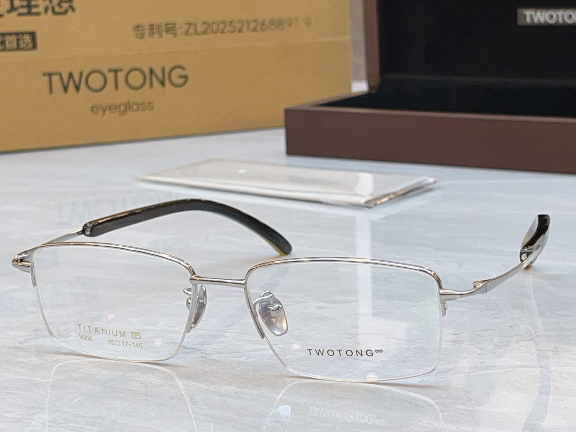 ，【TWOTONG】新款眼镜架，MODEL：V906，SIZE：55口17-145，钛框 牛角镜腿✨【配木盒+袋+牛角护