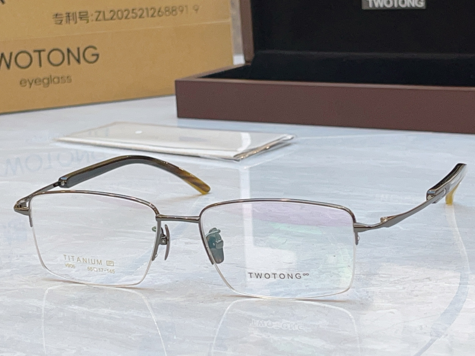 ，【TWOTONG】新款眼镜架，MODEL：V906，SIZE：55口17-145，钛框 牛角镜腿✨【配木盒+袋+牛角护