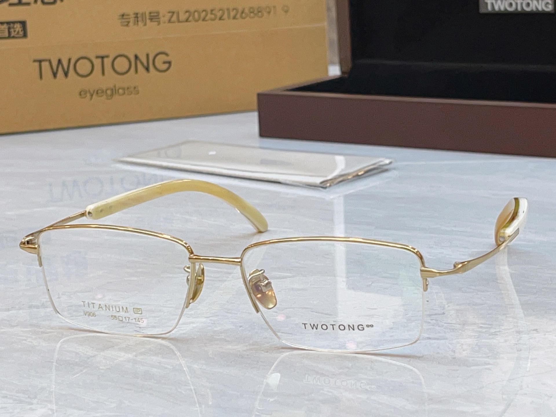 ，【TWOTONG】新款眼镜架，MODEL：V906，SIZE：55口17-145，钛框 牛角镜腿✨【配木盒+袋+牛角护