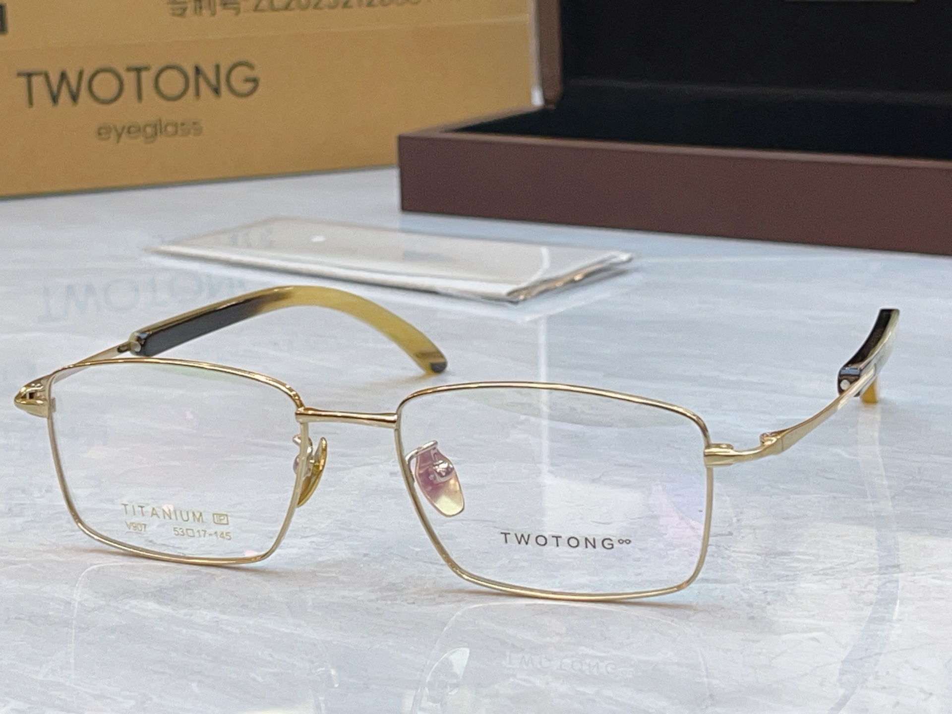 ，【TWOTONG】新款眼镜架，MODEL：V907，SIZE：53口17-145，钛框 牛角镜腿✨【配木盒+袋+牛角护