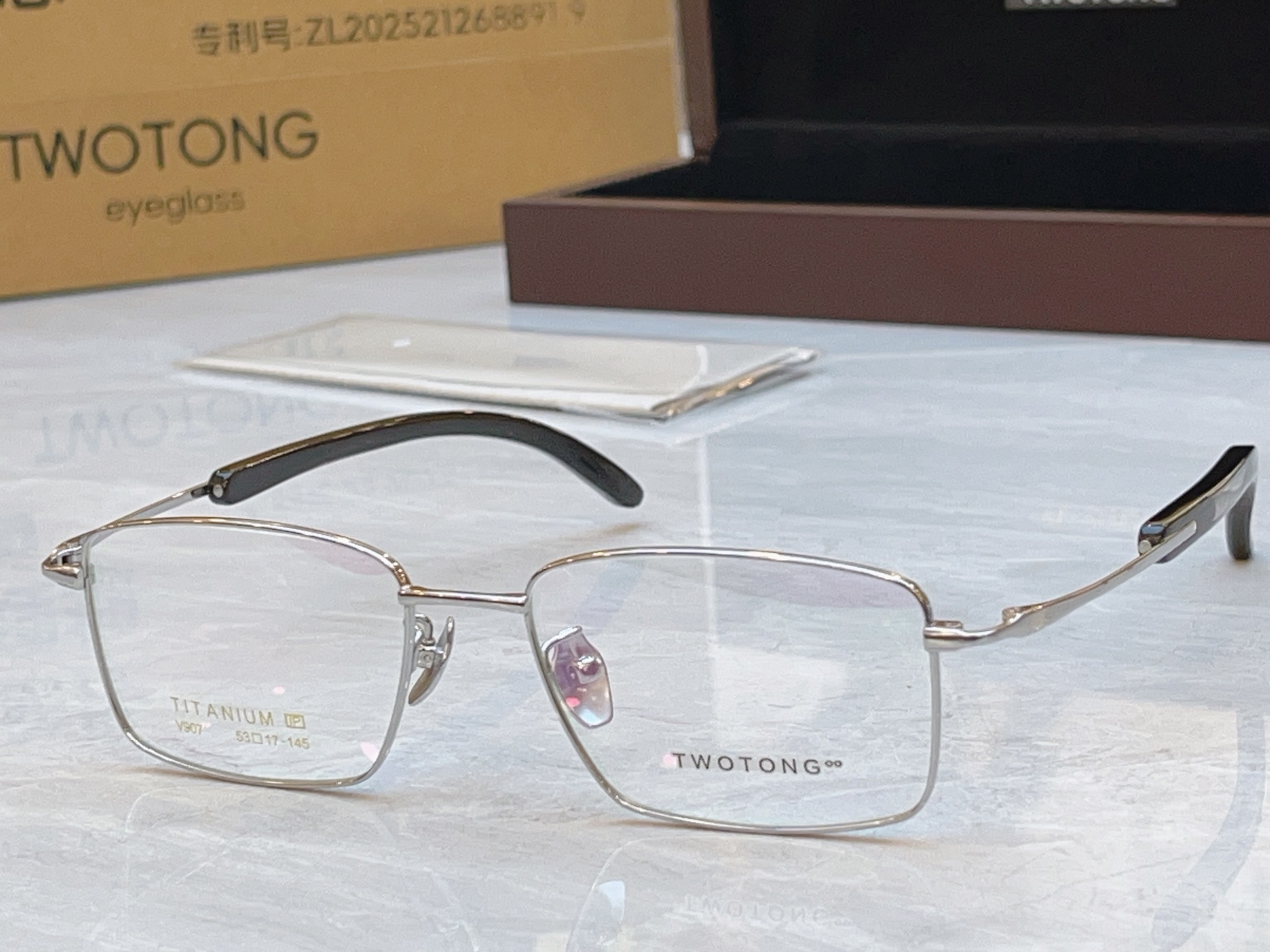 ，【TWOTONG】新款眼镜架，MODEL：V907，SIZE：53口17-145，钛框 牛角镜腿✨【配木盒+袋+牛角护
