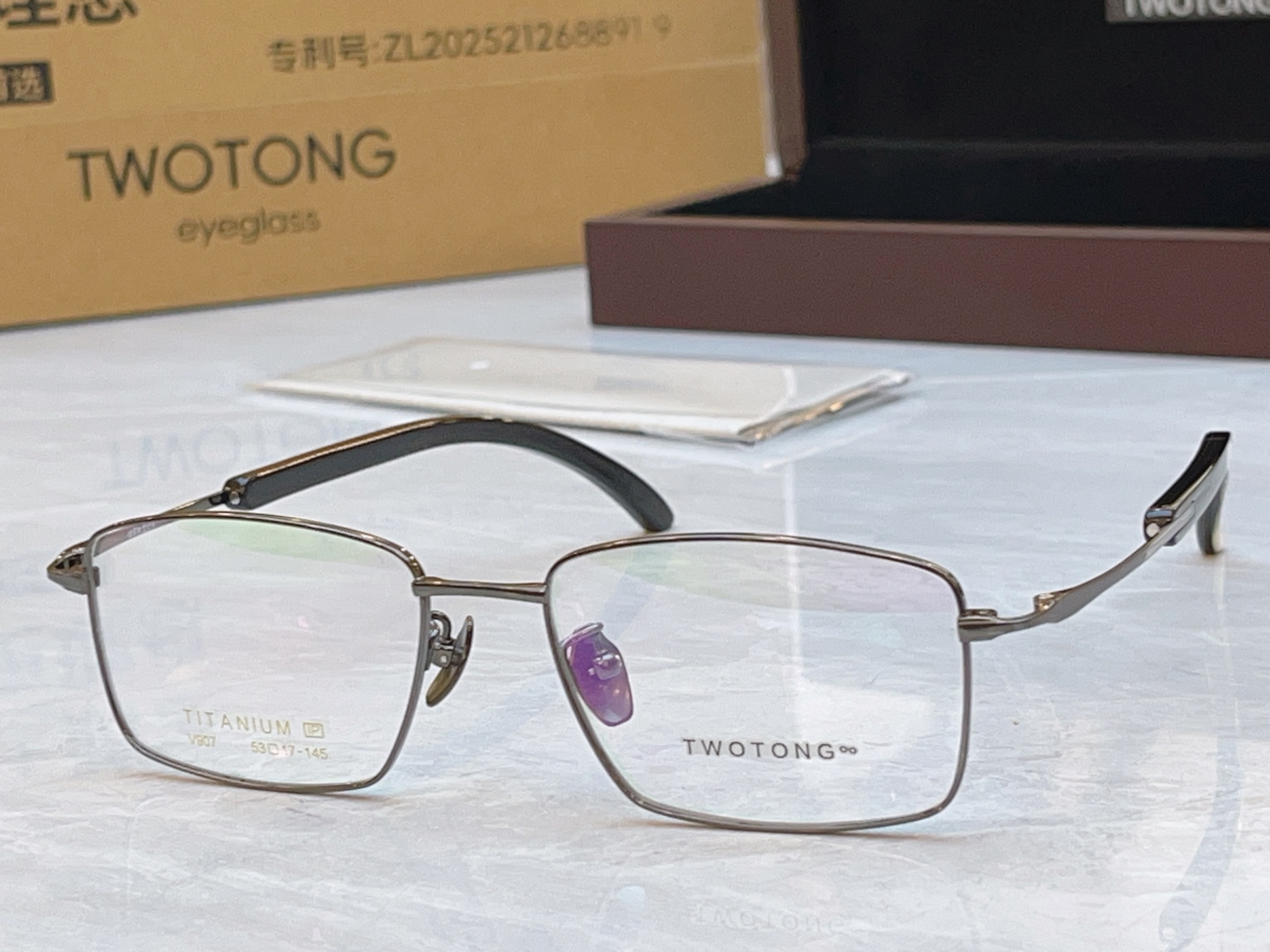 ，【TWOTONG】新款眼镜架，MODEL：V907，SIZE：53口17-145，钛框 牛角镜腿✨【配木盒+袋+牛角护