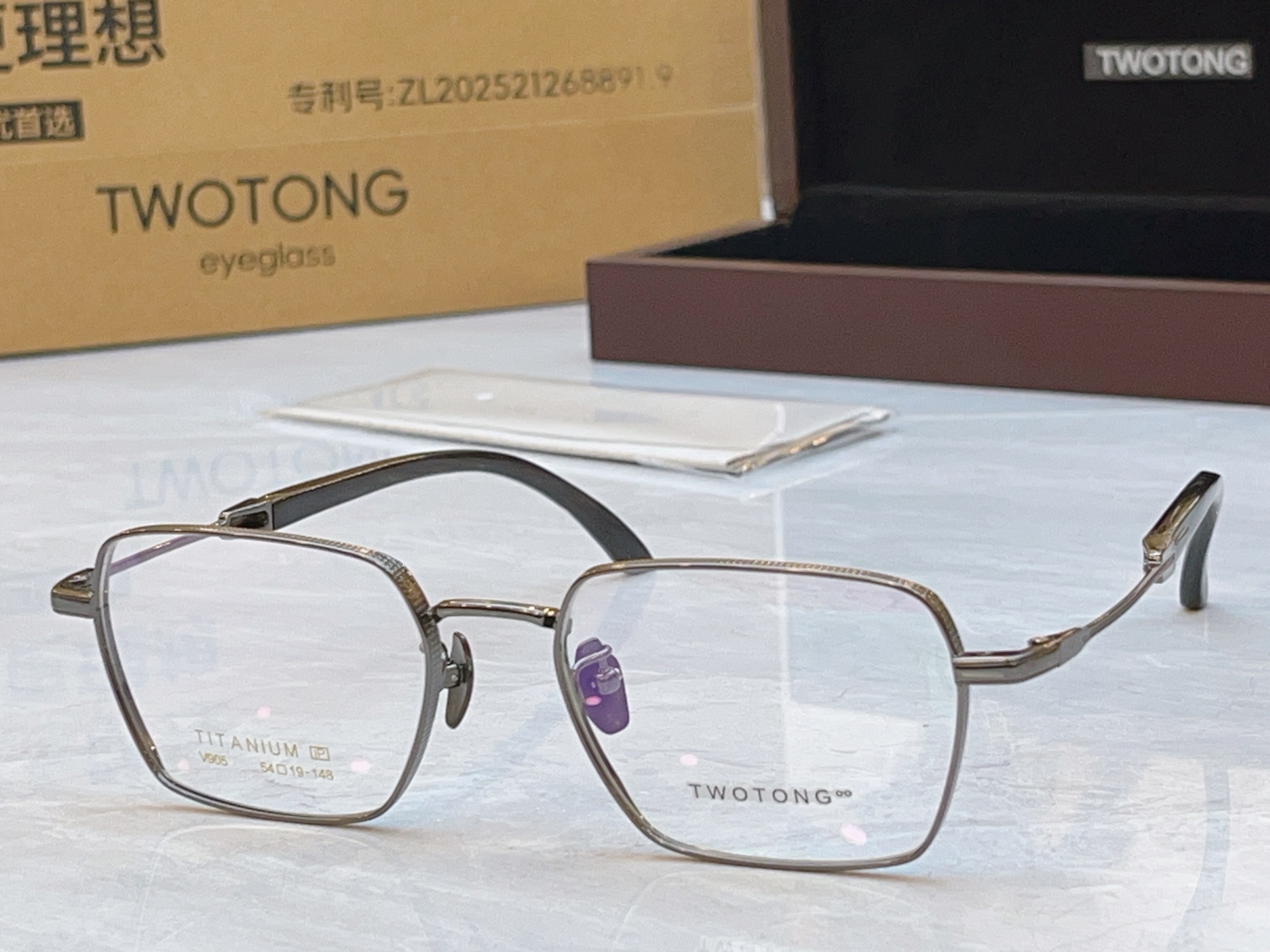 ，【TWOTONG】新款眼镜架，MODEL：V905，SIZE：54口19-148，钛框 牛角镜腿✨【配木盒+袋+牛角护