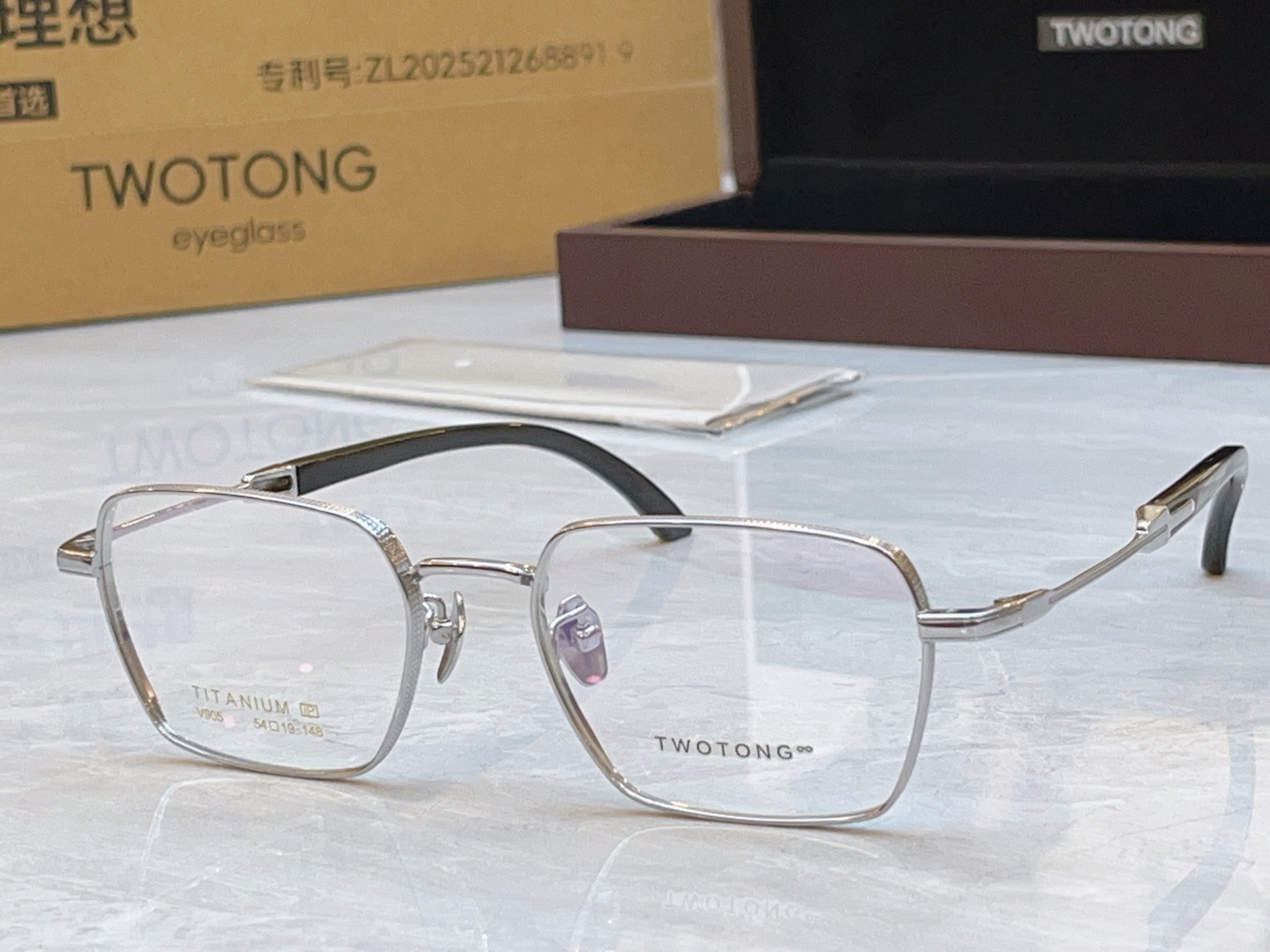 ，【TWOTONG】新款眼镜架，MODEL：V905，SIZE：54口19-148，钛框 牛角镜腿✨【配木盒+袋+牛角护