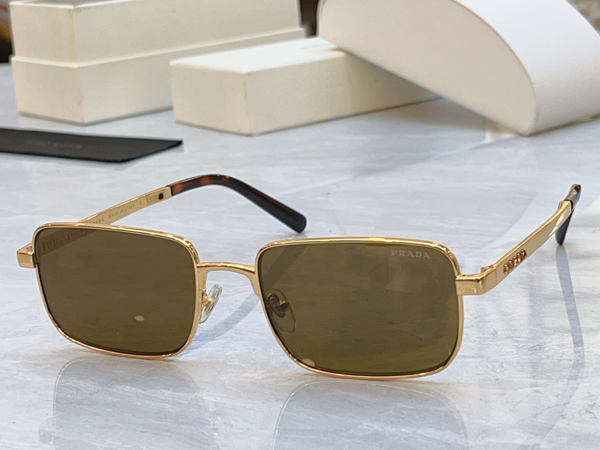 ，【PRAD*】普拉*达新款太阳镜🕶️ ，MODEL：PR D54S，SIZE：56口19-148
