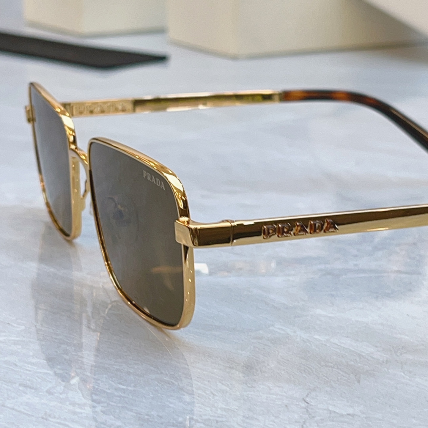 ，【PRAD*】普拉*达新款太阳镜🕶️ ，MODEL：PR D54S，SIZE：56口19-148