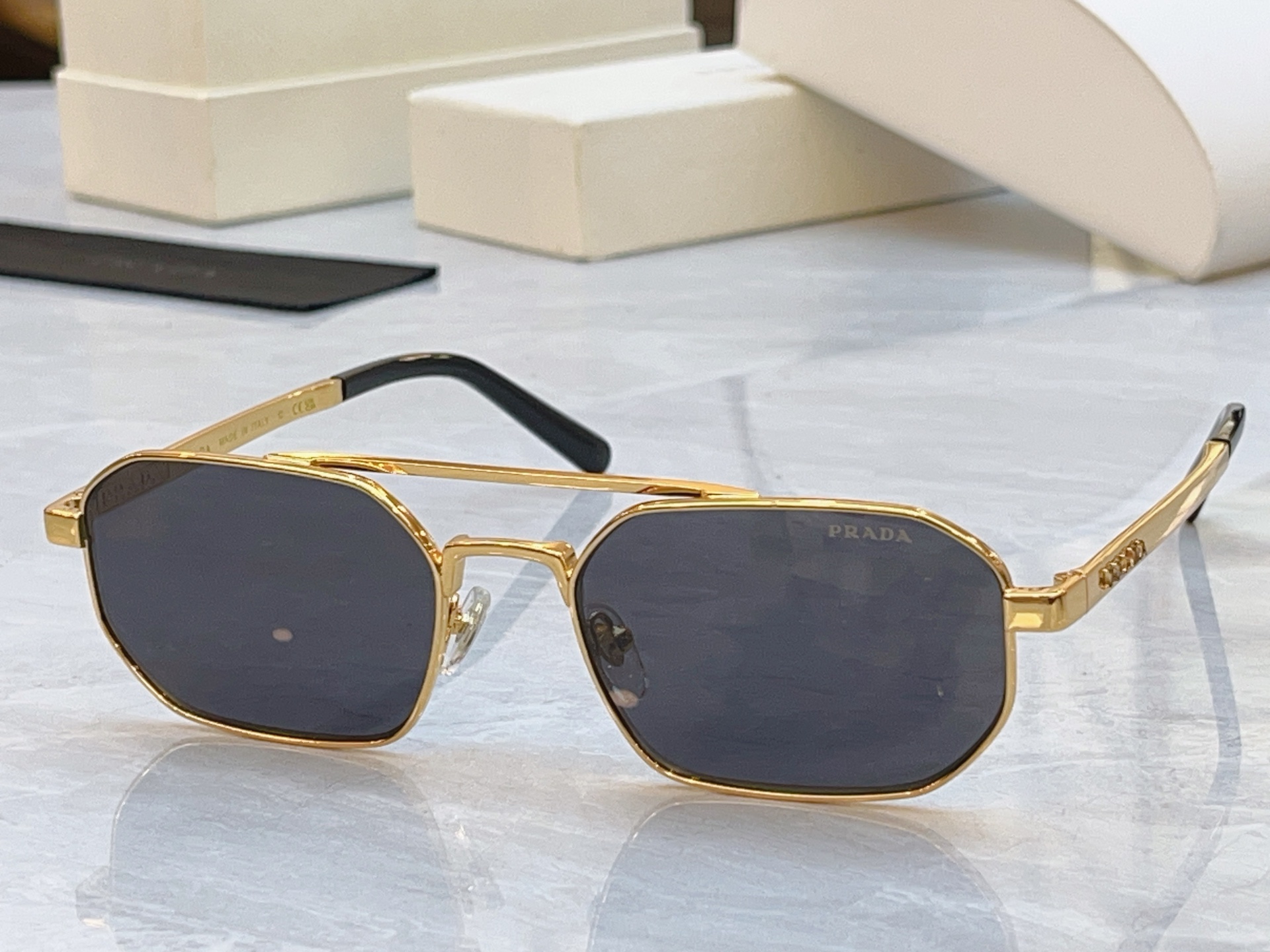 ，【PRAD*】普拉*达新款太阳镜🕶️ ，MODEL：PR D53S，SIZE：56口19-148