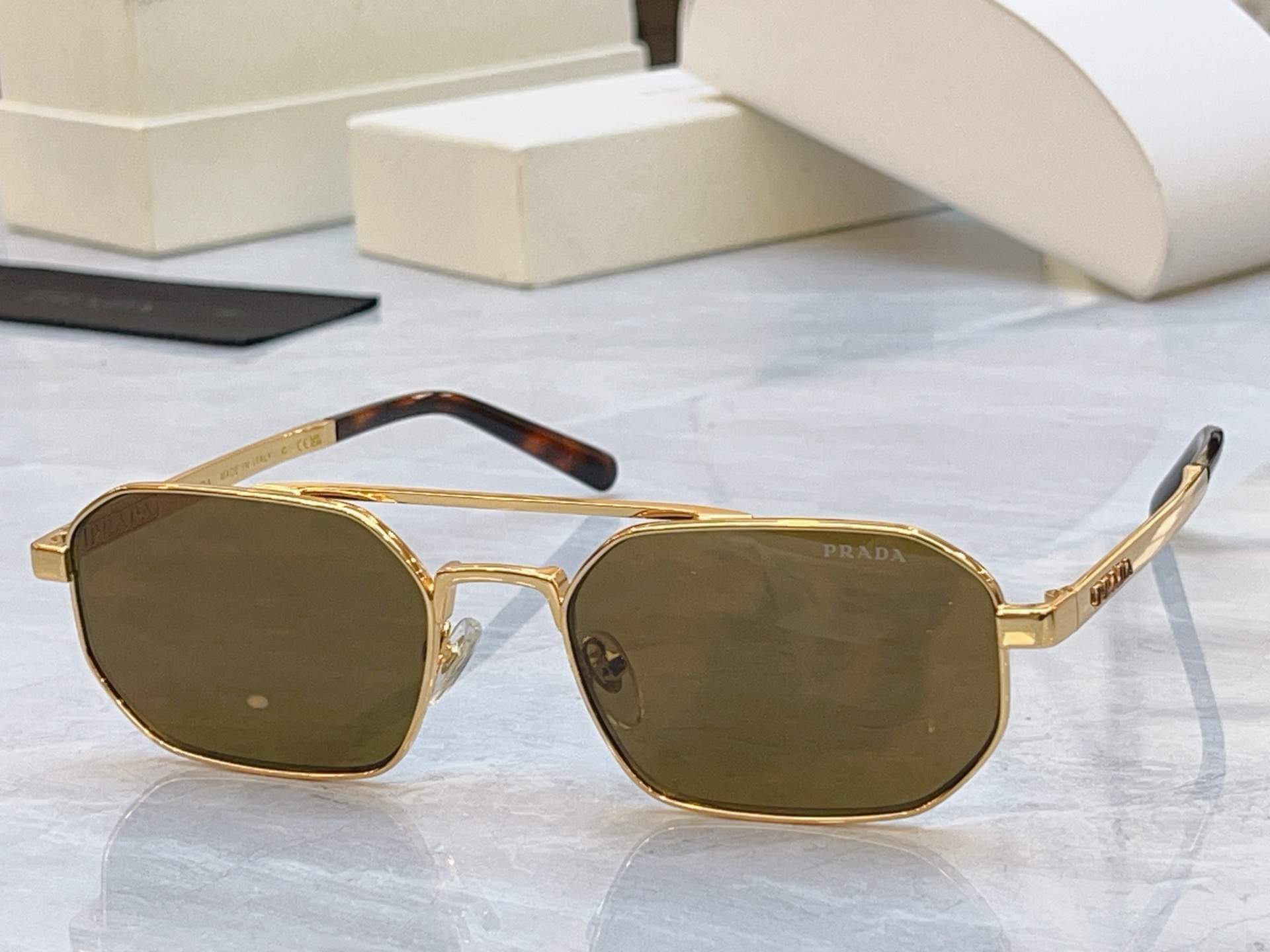 ，【PRAD*】普拉*达新款太阳镜🕶️ ，MODEL：PR D53S，SIZE：56口19-148