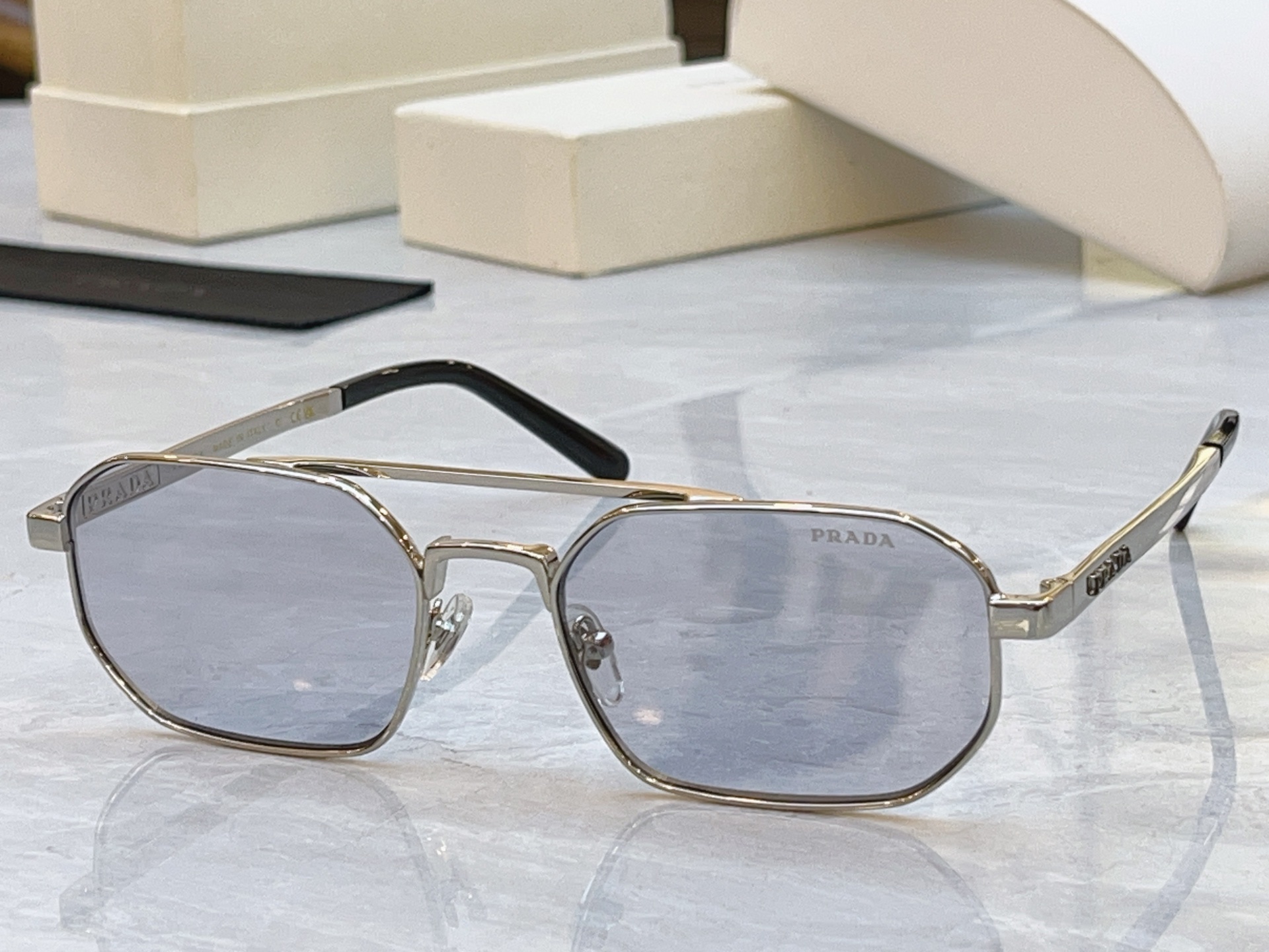 ，【PRAD*】普拉*达新款太阳镜🕶️ ，MODEL：PR D53S，SIZE：56口19-148