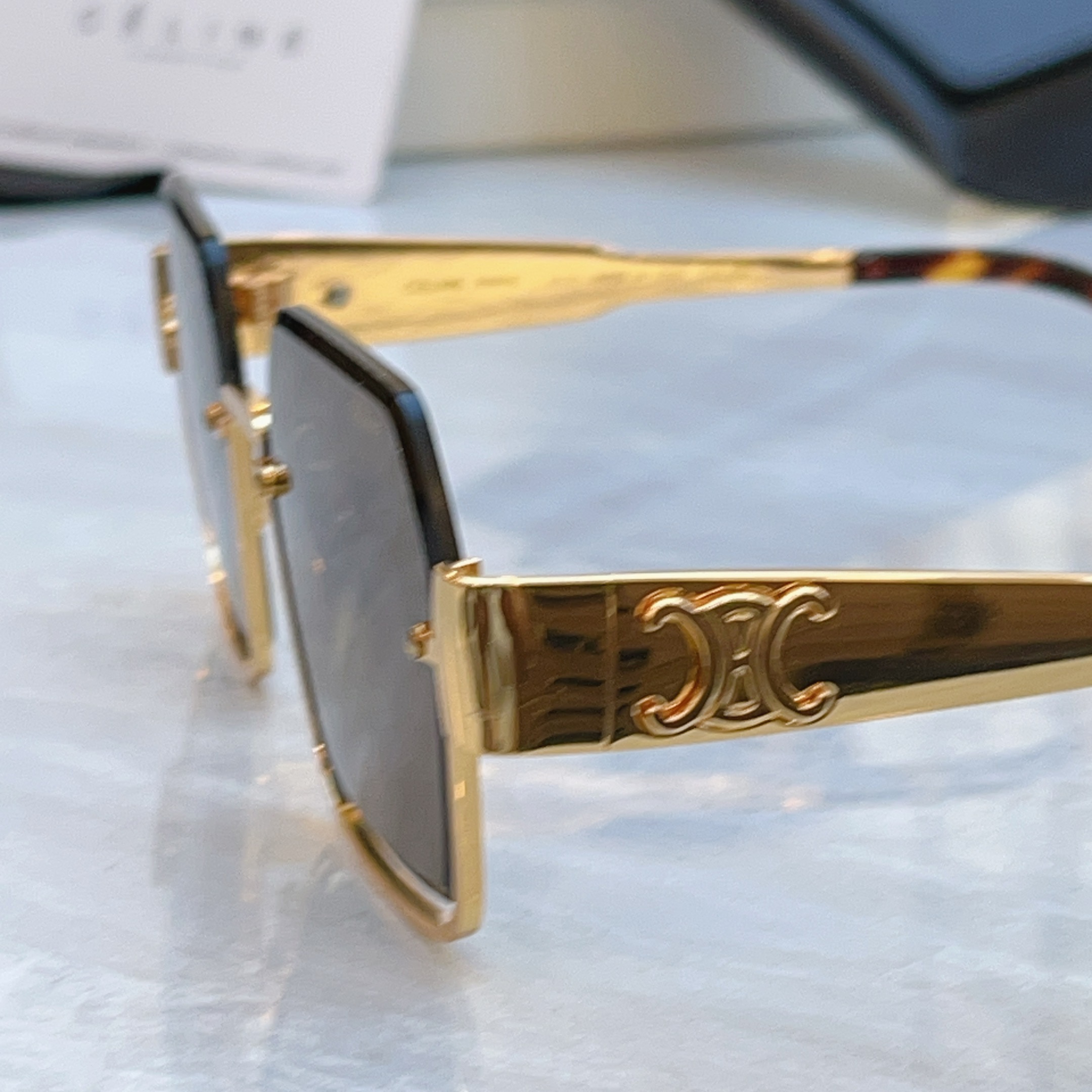 ，【CELIN*】赛*琳新款太阳镜， MODEL:CL42133U，SIZE: 53口21-145