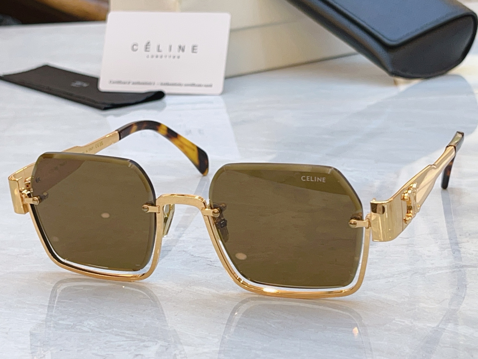，【CELIN*】赛*琳新款太阳镜， MODEL:CL42133U，SIZE: 53口21-145