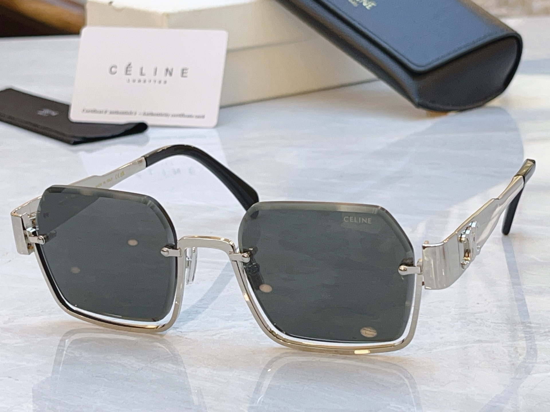 ，【CELIN*】赛*琳新款太阳镜， MODEL:CL42133U，SIZE: 53口21-145