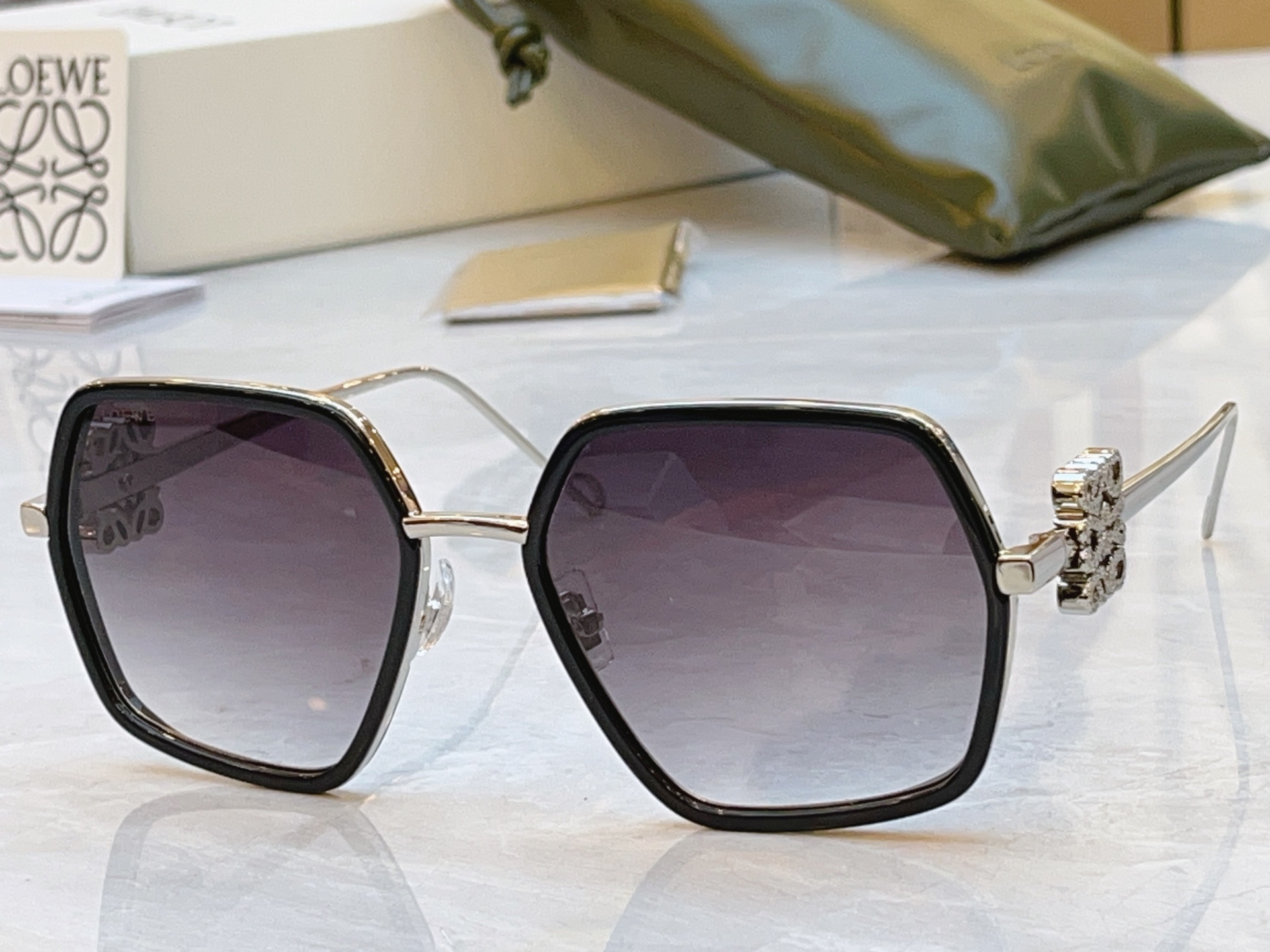 ，【LOEW*】罗意*威新款太阳镜， MODEL：LW1737LS，SIZE：58口18-143
