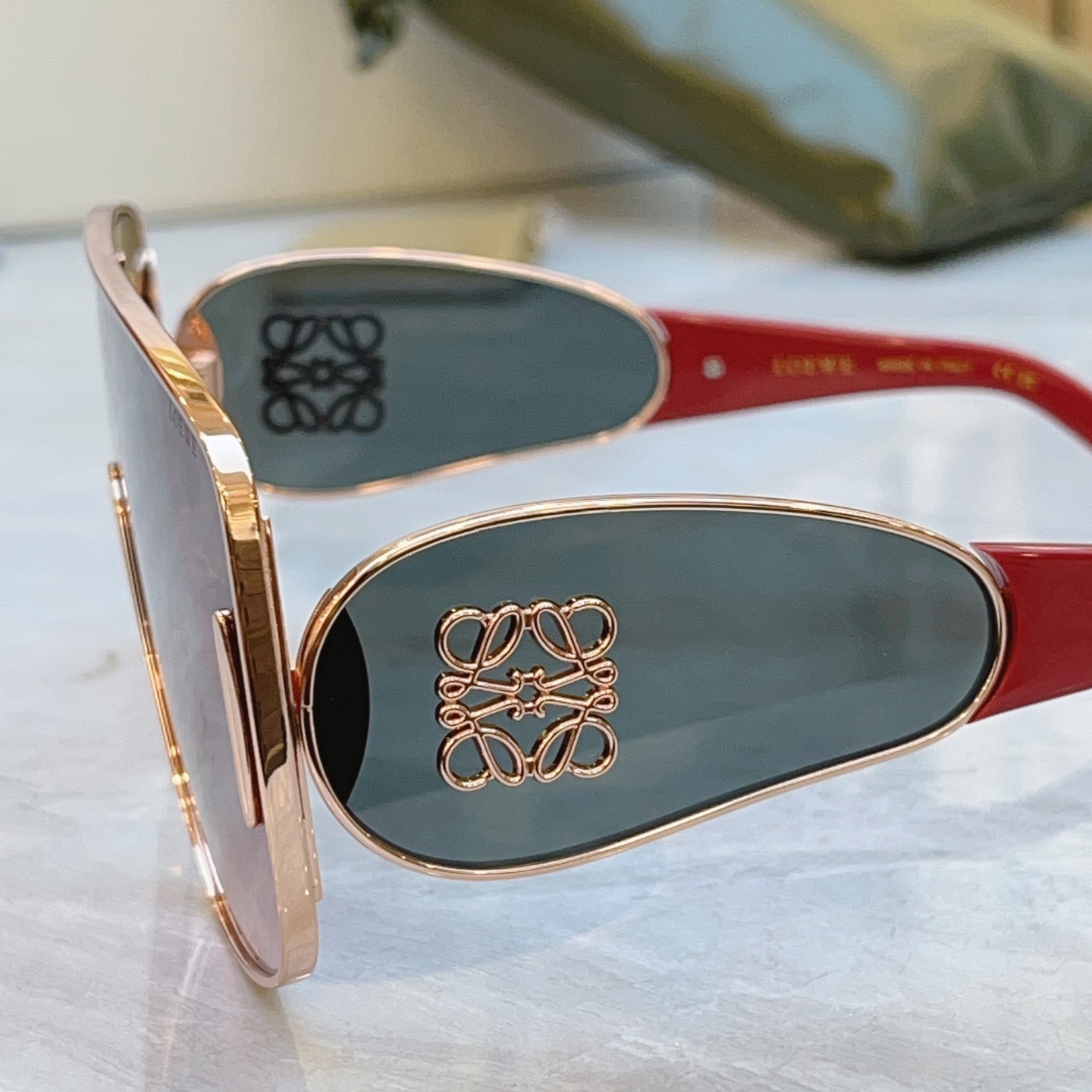 ，【LOEW*】罗意*威新款太阳镜， MODEL：LW5094S，SIZE：141口0-142