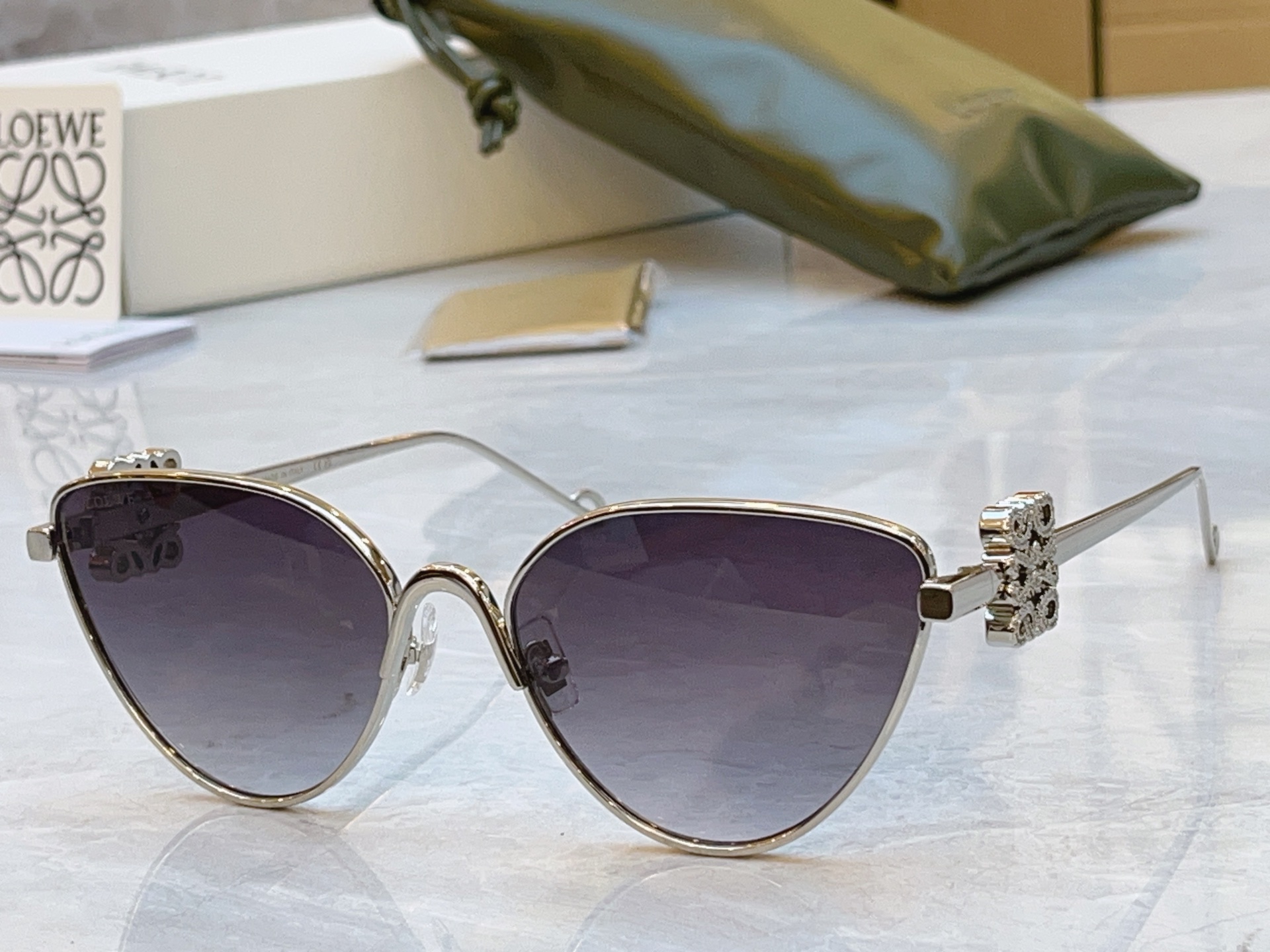 ，【LOEW*】罗意*威新款太阳镜， MODEL：LW1734LS，SIZE：58口18-143