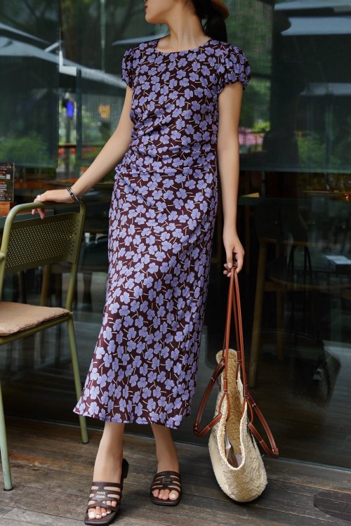 Floral Print Midi Dress, Square Neck, Puff Sleeves, Elegant Women's Outfit 1 Floral Print Midi Dress, Square Neck, Puff Sleeves, Elegant Women's Outfit