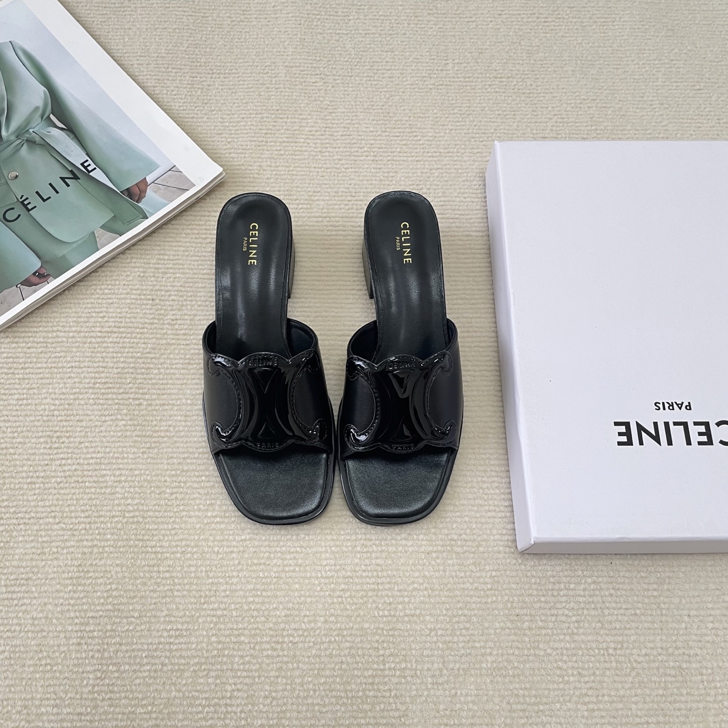 NO:401842,CELINE 2025 counter, new early summer products, new on the official website, exclusive first release, Celine Chris Arc de Triomphe 25Ss, Roman thick heels, Celine slippers/CELINE/vacation style, same style, INS pure dressing recommendation, early summer products, spring and summer seasonal beautiful shoes, full set of counter packaging, Size: 35-42#, slippers, celine, celine, slippers19860909CELINE 赛琳2025专柜 初夏新品 官网上新 独家首发 Celine 赛琳·凯旋门 25Ss 罗马粗跟赛琳拖鞋/CELINE/度假风 明星同款 INS纯净穿搭推荐 初夏新品 春夏换季美鞋 全套专柜包装 码数:35-42#,拖鞋,celine,celine,slippers,Women's Shoes