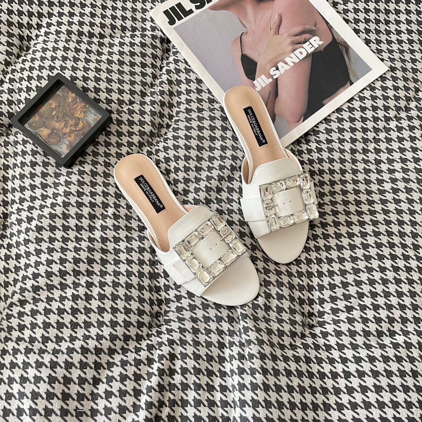 Dolce&Gabbana Crystal Embellished White Leather Flat Mules Slides