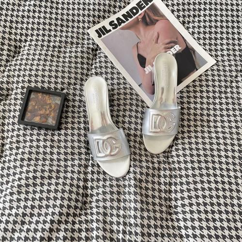 Dolce&Gabbana 2025 Silver Leather Slides Sandals With Logo 1 Dolce&Gabbana 2025 Silver Leather Slides Sandals With Logo