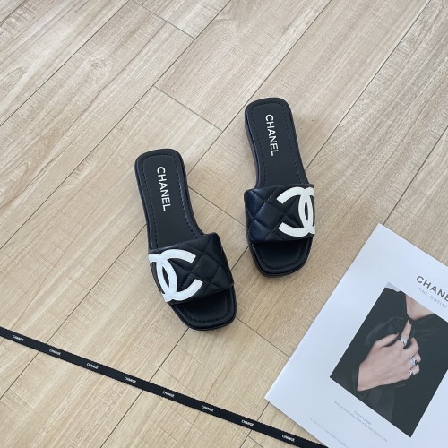Chanel 2025 Quilted Leather CC Logo Platform Slide Sandals 33 Chanel 2025 Quilted Leather CC Logo Platform Slide Sandals