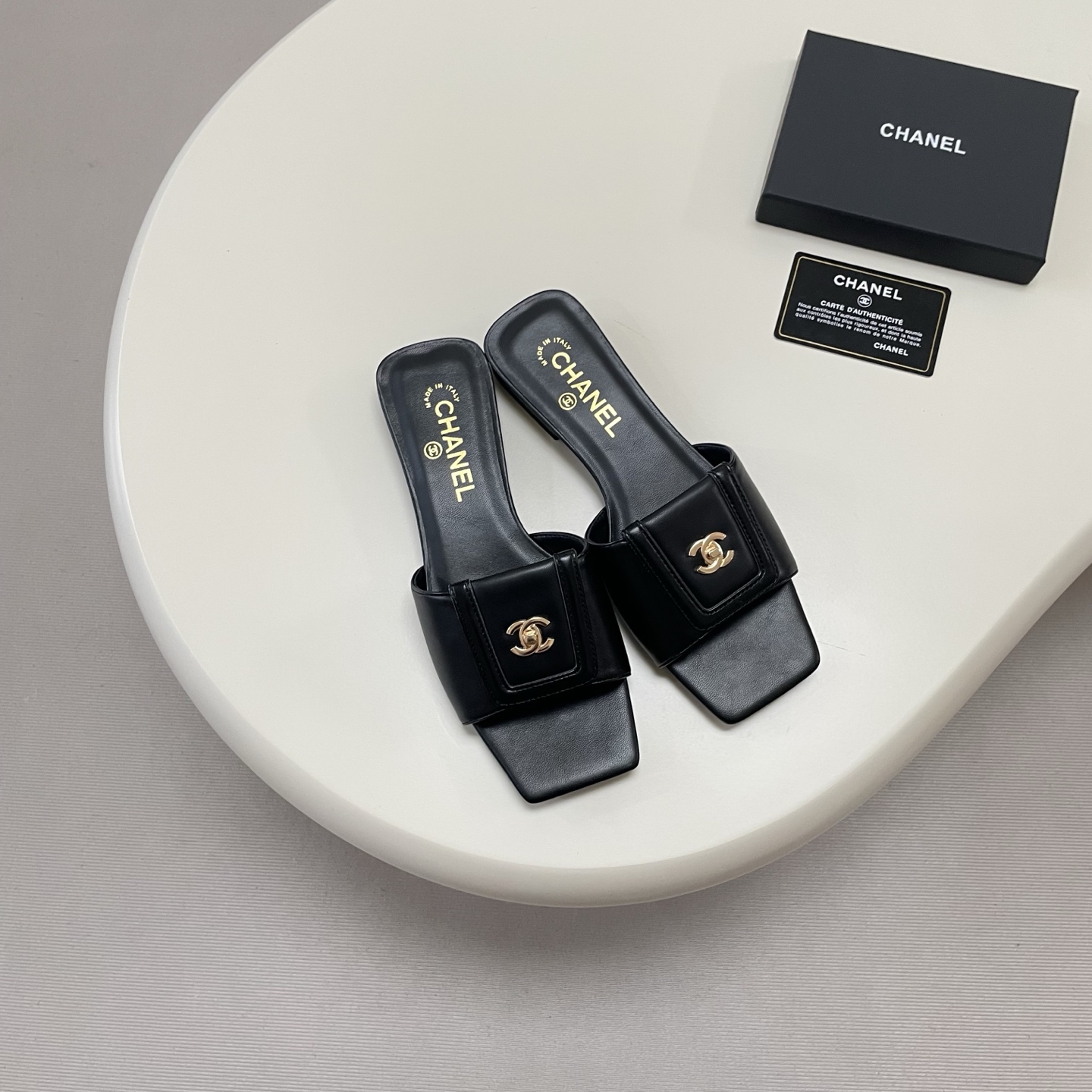Chanel 专柜款经典鞋履 3