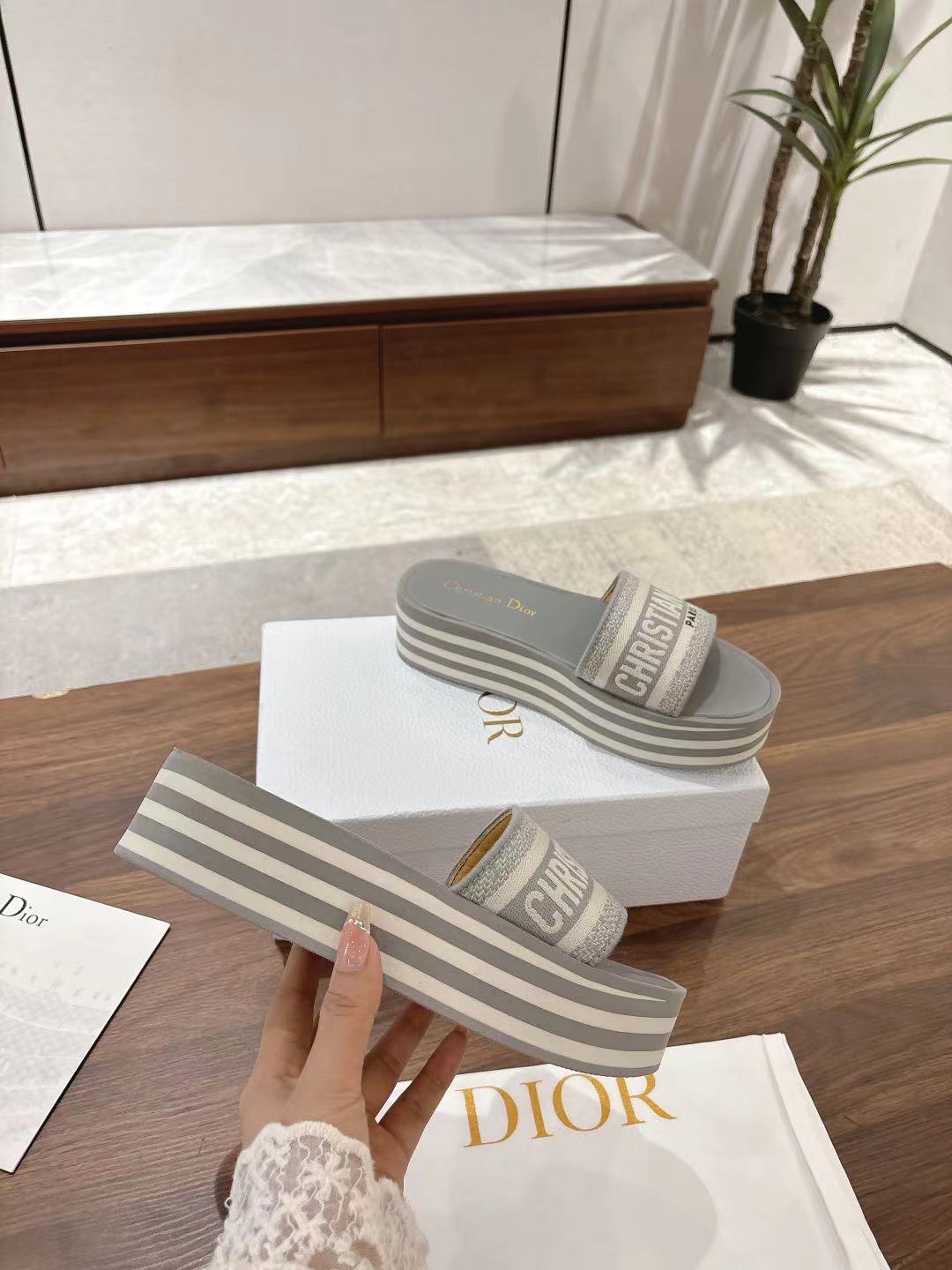 Dior Dway Striped Platform Slides Sandals Embroidered Logo Slip-Ons 3 a1742037880391 8003