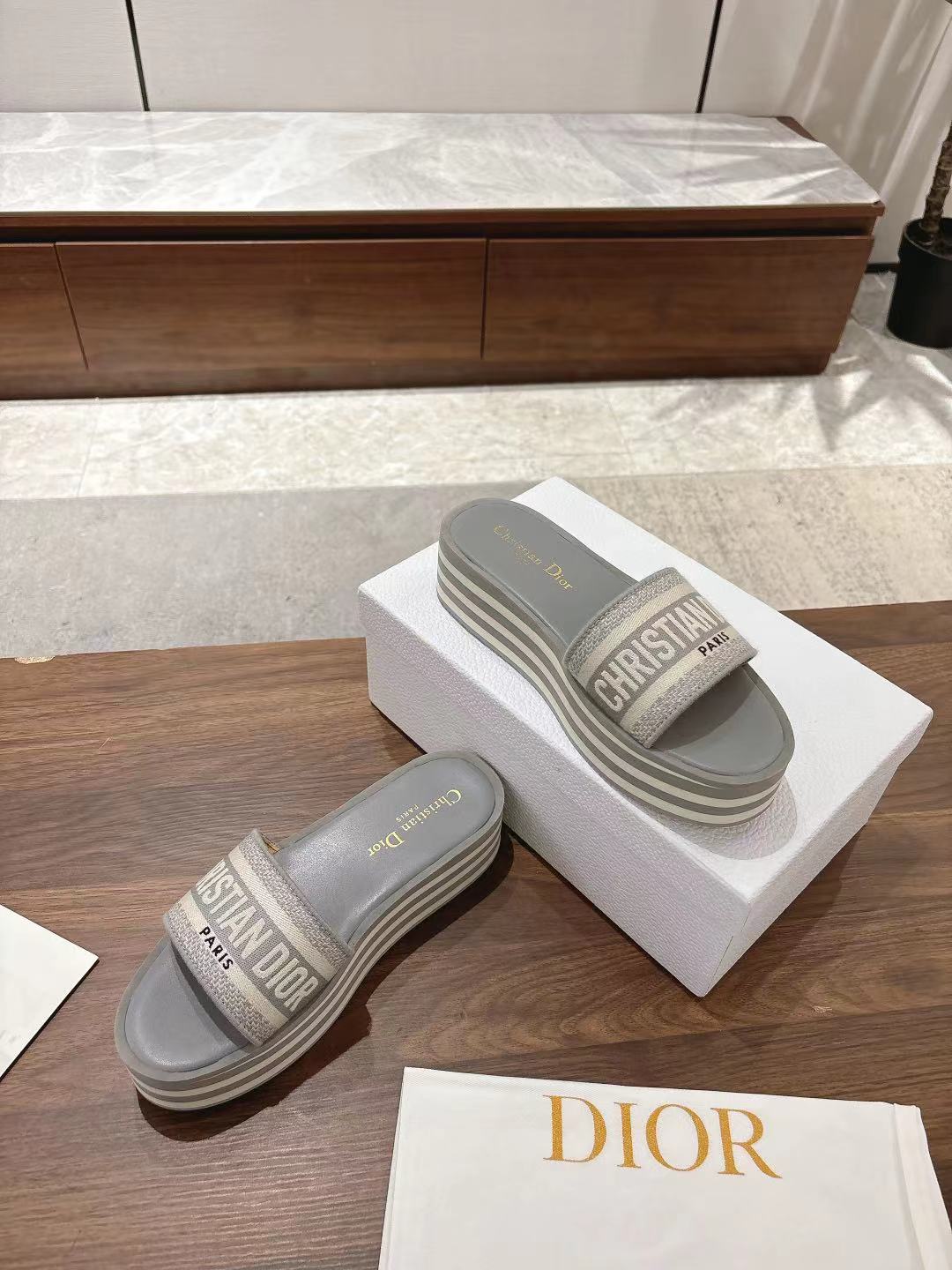 Dior Dway Striped Platform Slides Sandals Embroidered Logo Slip-Ons 5 a1742037880402 0706