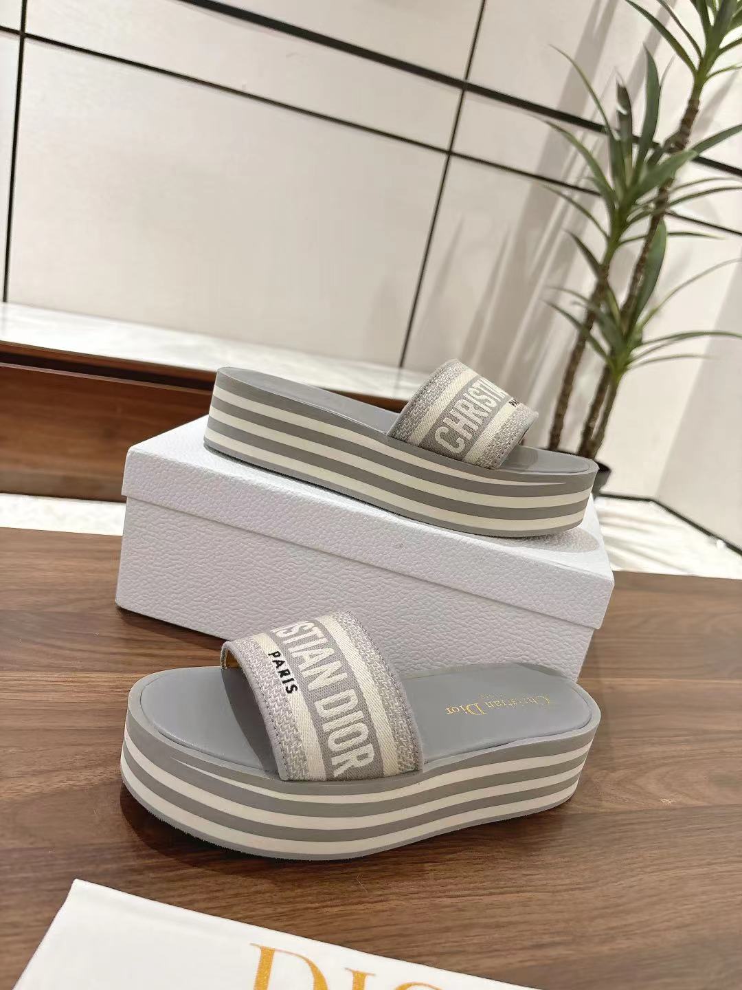 Dior Dway Striped Platform Slides Sandals Embroidered Logo Slip-Ons 6 a1742037880412 4243