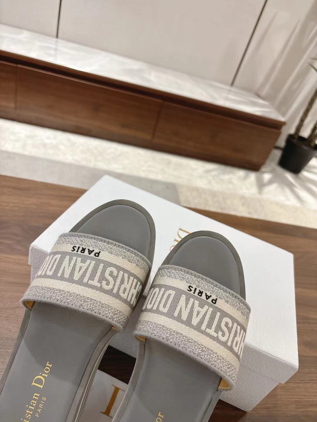 Dior Dway Striped Platform Slides Sandals Embroidered Logo Slip-Ons 9 a1742037882101 0113