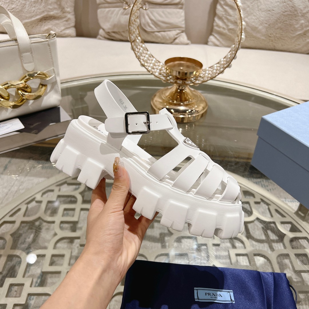 NO:166909,PRADA's latest spring and summer serrated Roman thick-soled rubber sandals. Retro and fashionable and avant-garde wheel teeth 55mm thick-soled sole paired with rubber uppers make the whole pair of shoes light and comfortable. Bright colors satisfy a variety of choices for fashionable people in different styles!  Size 35-41#, sandals, prada, prada, sandals19860909PRADA普拉达最新春夏锯齿罗马厚底橡胶凉鞋 .复古时髦前卫的轮齿55mm 厚底鞋底搭配橡胶鞋面,让整双鞋轻便舒适 鲜艳色彩 满足不同风格时髦人士的多种选择！ 码数35-41#,凉鞋,prada,prada,sandals,Women's Shoes