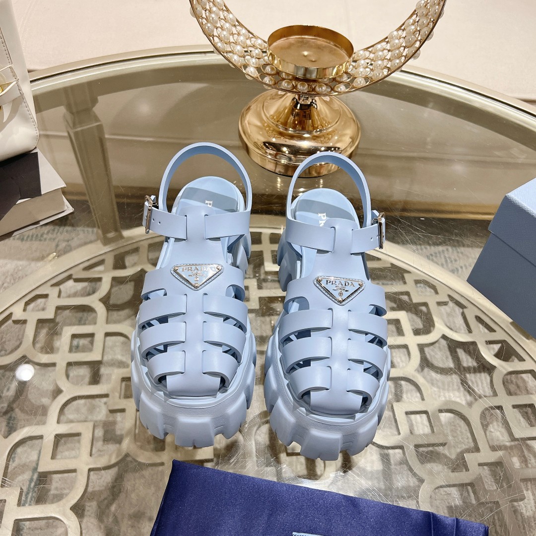 NO:278682,The real price is super popular prada Prada's latest spring and summer zigzag Roman thick-soled rubber sandals E64. Retro and fashionable avant-garde wheel teeth 55mm thick-soled sole paired with rubber upper makes the whole pair of shoes light and comfortable. Bright colors satisfy a variety of choices for fashionable people in different styles!  Number of codes 35-41, prada, prada, sandals19860909实价超火爆 prada普拉达最新春夏锯齿罗马厚底橡胶凉鞋 E64.复古时髦前卫的轮齿55mm 厚底鞋底搭配橡胶鞋面,让整双鞋轻便舒适 鲜艳色彩 满足不同风格时髦人士的多种选择！ 码数35-41,,prada,prada,sandals,Men's shoes