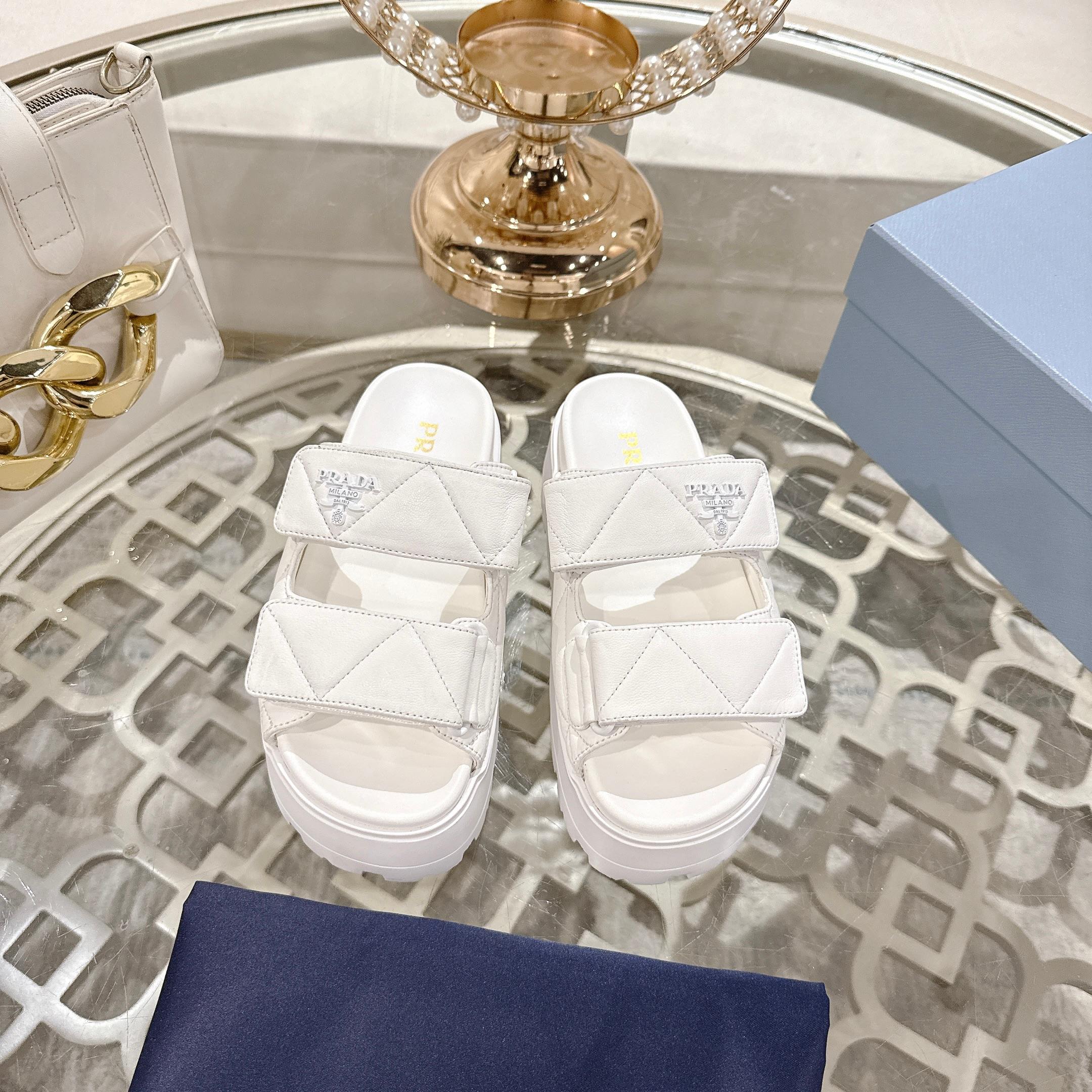 NO:255016,PRADA, new summer products, top-quality sheepskin fabric. It is versatile and comfortable to wear, sizes 35 to 41., Slippers, prada, slippers, sheepskin19860909PRADA,夏季新品,顶级羊皮面料.上脚百搭舒适,码数35至41.,,拖鞋,prada,slippers,sheepskin,Women's Shoes