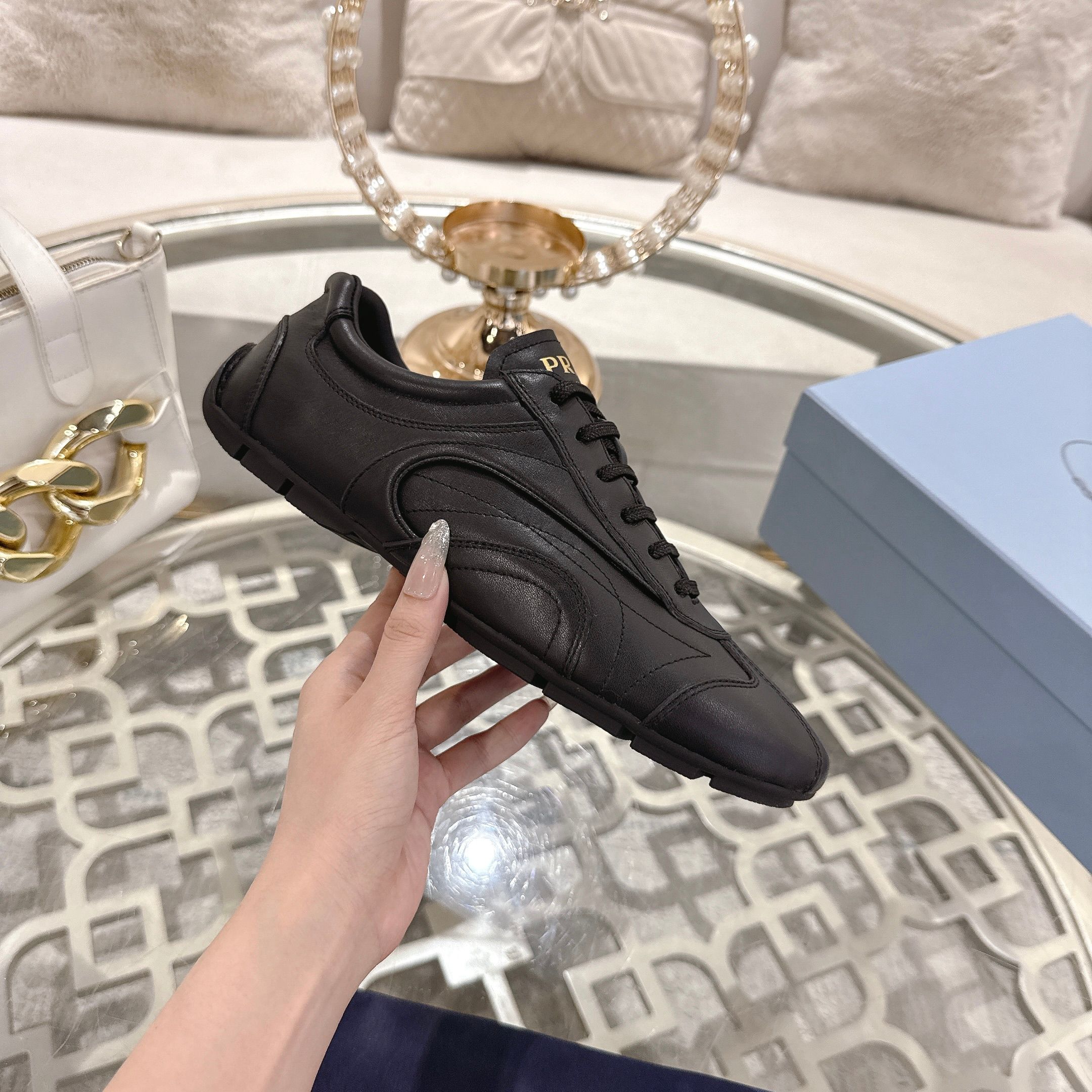 NO:391415,PRADA, couple casual shoes, original 1 to 1 developed, imported fabric cowhide, inner silk sheepskin, outsole rubber, comfortable and soft on the feet, sizes for women 35 to 41. Men 38 to 45, casual shoes/sports shoes, prada, sneakers, cowhide, sheepskin19860909PRADA,情侣休闲鞋,原版1比1开发,面料进口牛皮,内里丝绸羊皮,大底橡胶,上脚舒适柔软,码数女35至41.男38至45,,休闲鞋/运动鞋,prada,sneakers,cowhide,sheepskin,Women's Shoes