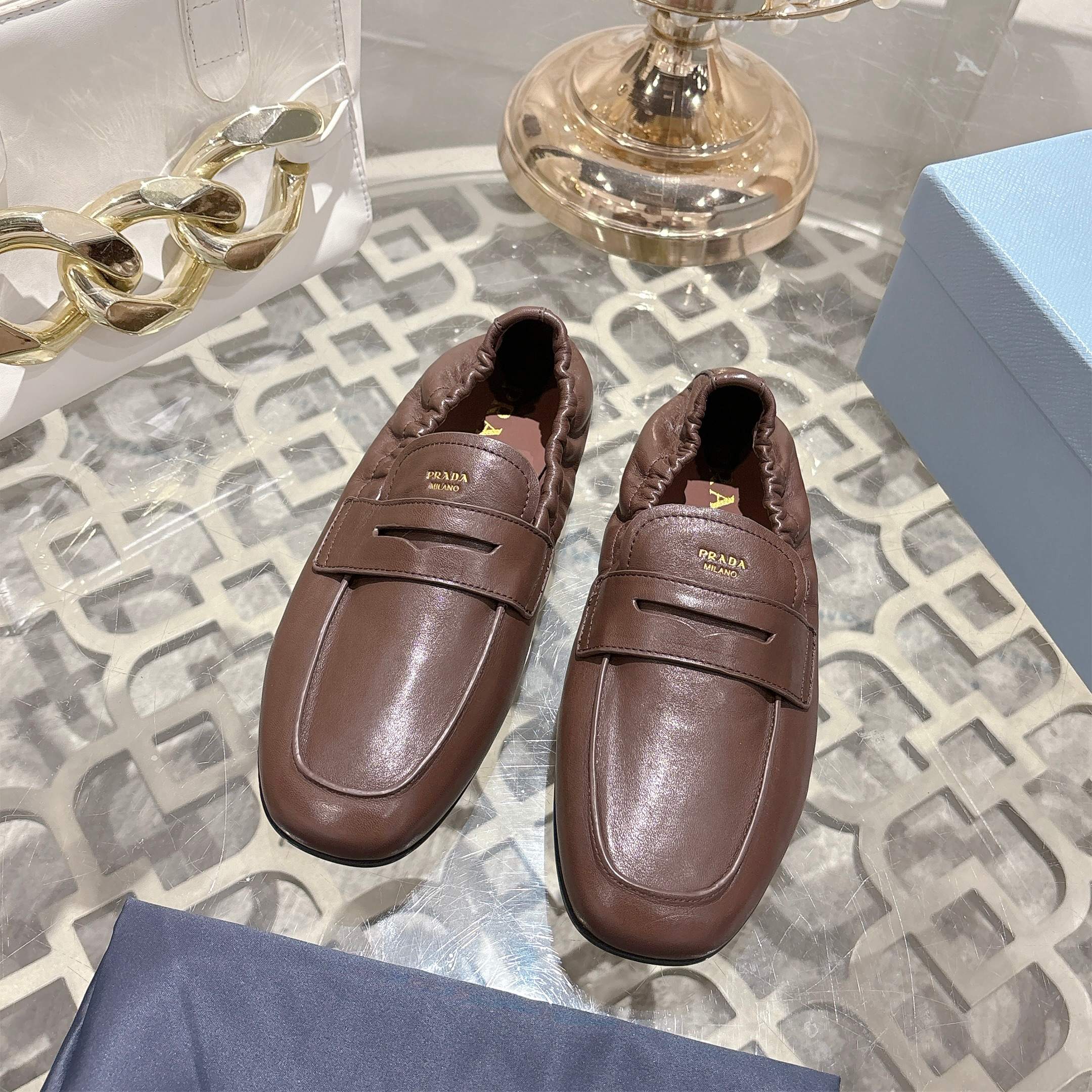 NO:353016,.【PRADA】Couple model, original 1 to 1 developed, high-quality mercerized beef sliver imported cowhide, inner silk sheepskin, large bottom rubber, size 35 to 41 for women. 38 to 44, 45 for men, custom made, prada, cowhide, sheepskin19860909.【PRADA】情侣款,原版1比1开发,面料高丝光牛猄进口牛皮,内里丝绸羊皮,大底橡胶,码数女35至41.男38至44,45定做,,prada,cowhide,sheepskin,Men's shoes