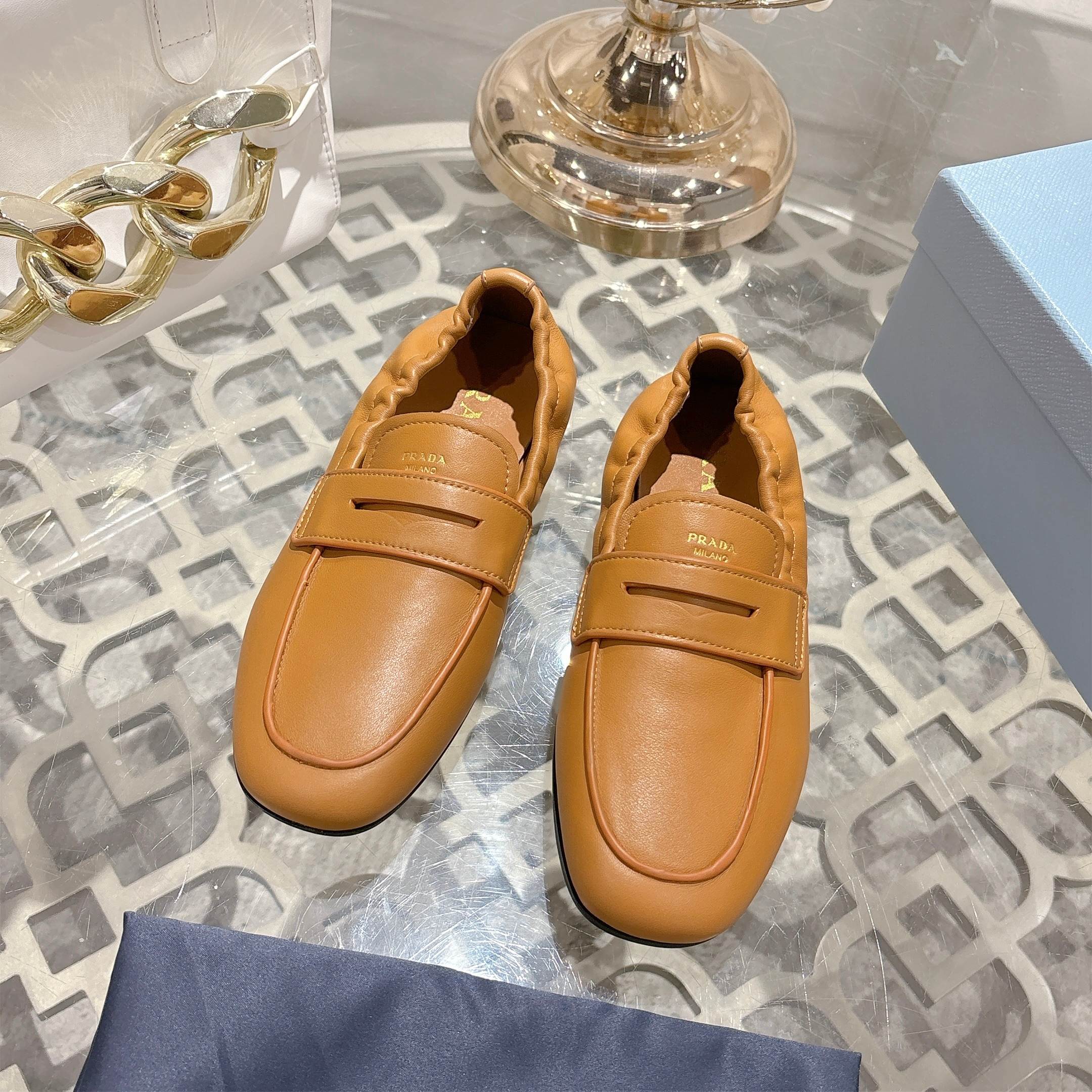 NO:353037,【PRADA】Couple model, original 1 to 1 developed, high-quality mercerated beef sliver imported cowhide, inner silk sheepskin, large bottom rubber, size 35 to 41 for women 38 to 44, 45 customized, prada, cowhide, sheepskin19860909【PRADA】情侣款,原版1比1开发,面料高丝光牛猄进口牛皮,内里丝绸羊皮,大底橡胶,码数女35至41.男38至44,45定做,,prada,cowhide,sheepskin,Men's shoes