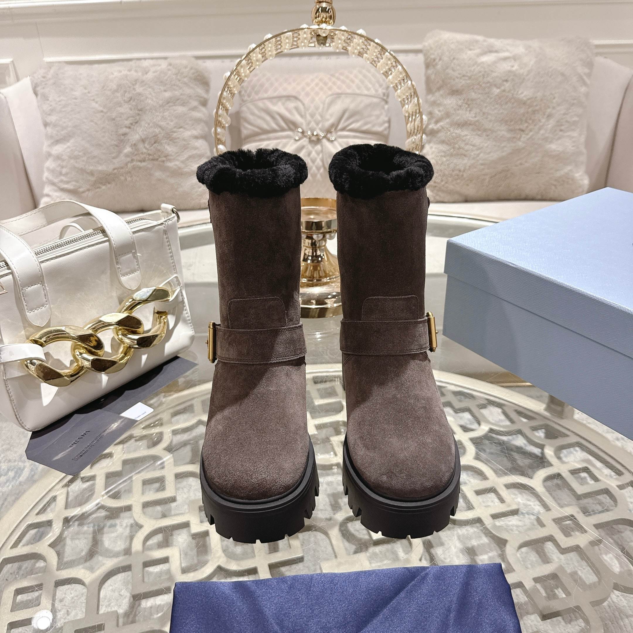 NO:616964,PRADA, Prada's new model, high mercerized fabric, wool lining. Comfortable on the feet, size 35-41, snow boots, prada, prada, boots19860909PRADA,普拉达新款,面料高丝光牛京,内里羊毛.上脚大气舒适,尺码35-41,雪地靴,prada,prada,boots,Women's Shoes