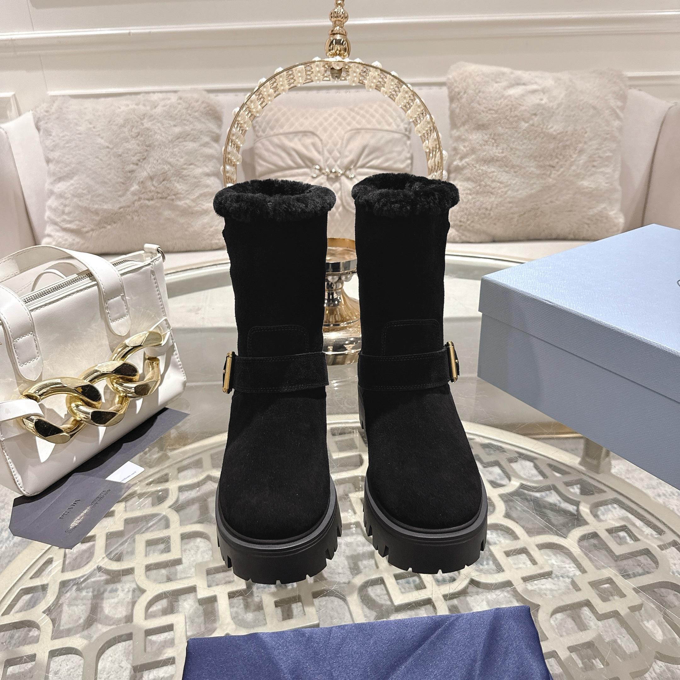 NO:616966,PRADA, Prada's new style, high mercerized cowhide fabric, wool lining. Comfortable on the feet, size 35-41, snow boots, prada, prada, boots19860909PRADA,普拉达新款,面料高丝光牛京,内里羊毛.上脚大气舒适,尺码 35-41,雪地靴,prada,prada,boots,Women's Shoes