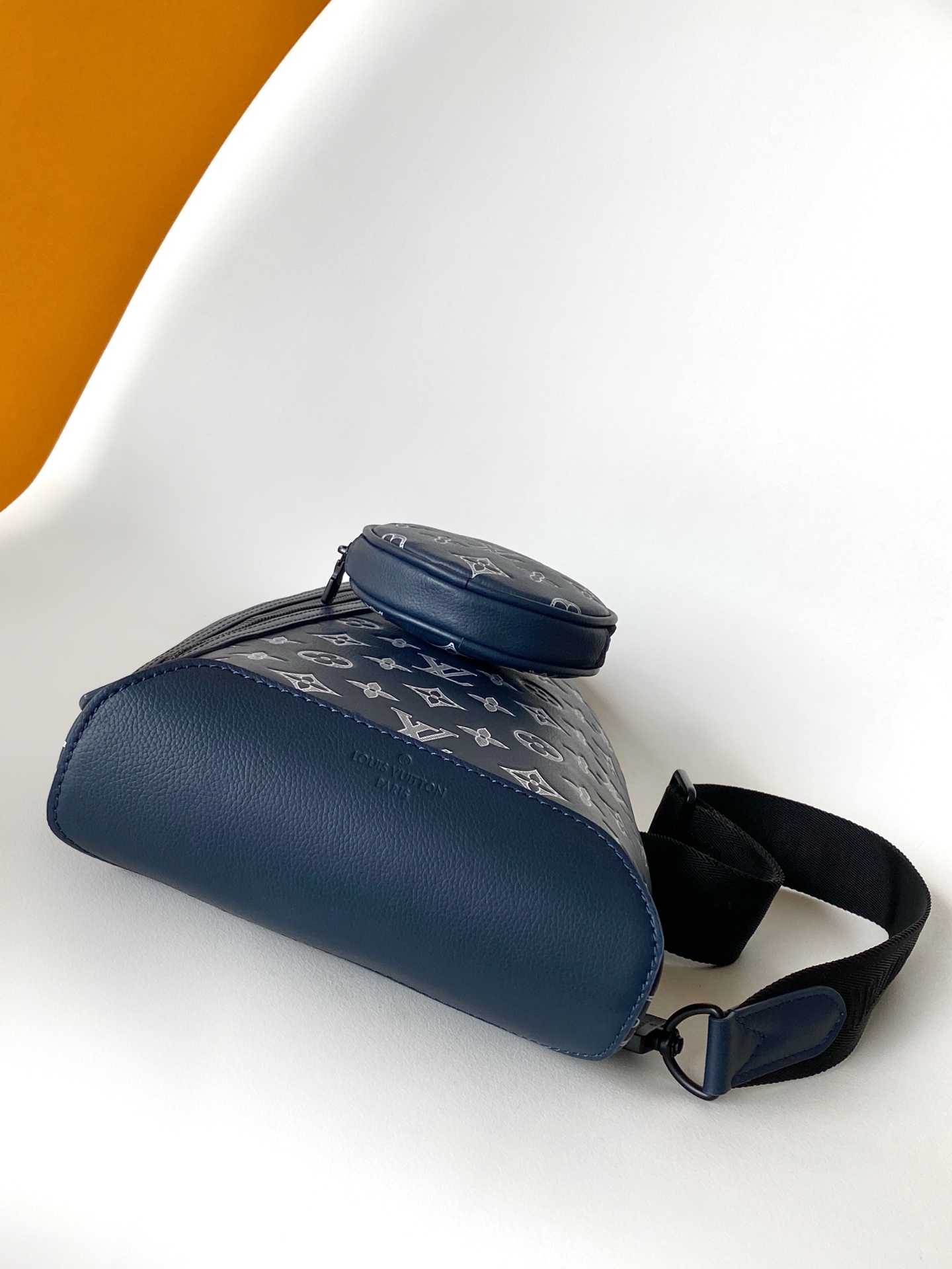 Louis Vuitton Duo Blue Leather Messenger Bag with Removable Pouch 5 i1759116298563 4217 0 3