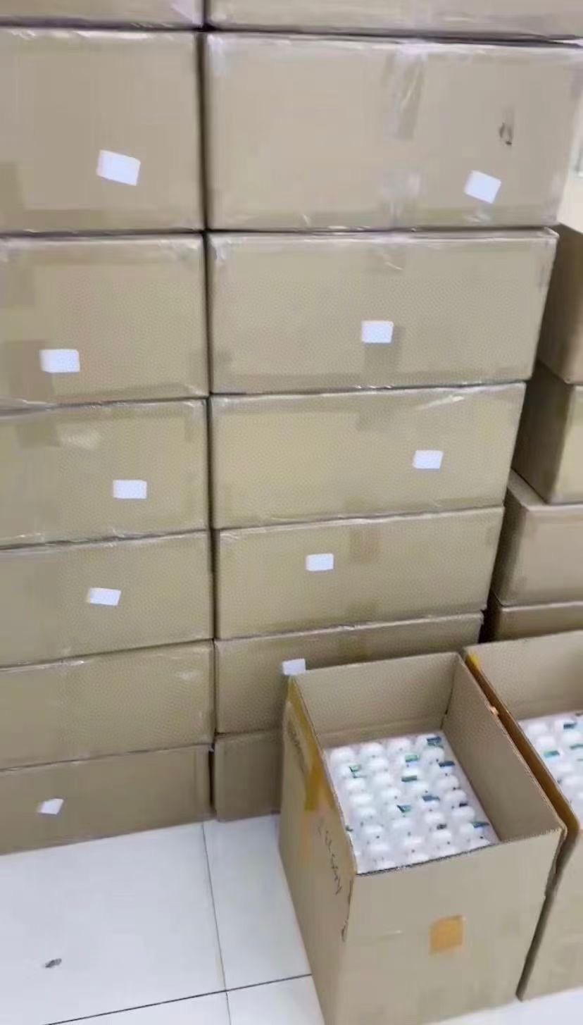 「Airpods六代」售价:89💰介绍所示▪️保证文案一致,▪️魔鬼主动降噪苹果第六代蓝牙耳机🎧Airpods pro 2配USB-C充电盒的最最新款！
出口订单‼️原厂组装‼️
最佳音质！最低价格！开车、坐车、地铁、高铁你都需要一副耳机!!

✅广泛兼容，苹果安卓都🉑️用！

✅兼容iOS系统16版本开盖秒连 智能自动配对

✅游戏0延迟！不断连！不卡顿

✅搭配H2芯片 重塑音质 主动降噪
如亲临现场般震撼音效出口国外的订单⚠️不是国内的版本
但是芯片绝对保真，全部都是发往亚马逊的订单！音质、质感都相差无几！价格……却能差出十万八千里🤣用过这个耳机你可能觉得，其他耳机是弟弟～真正的好东西