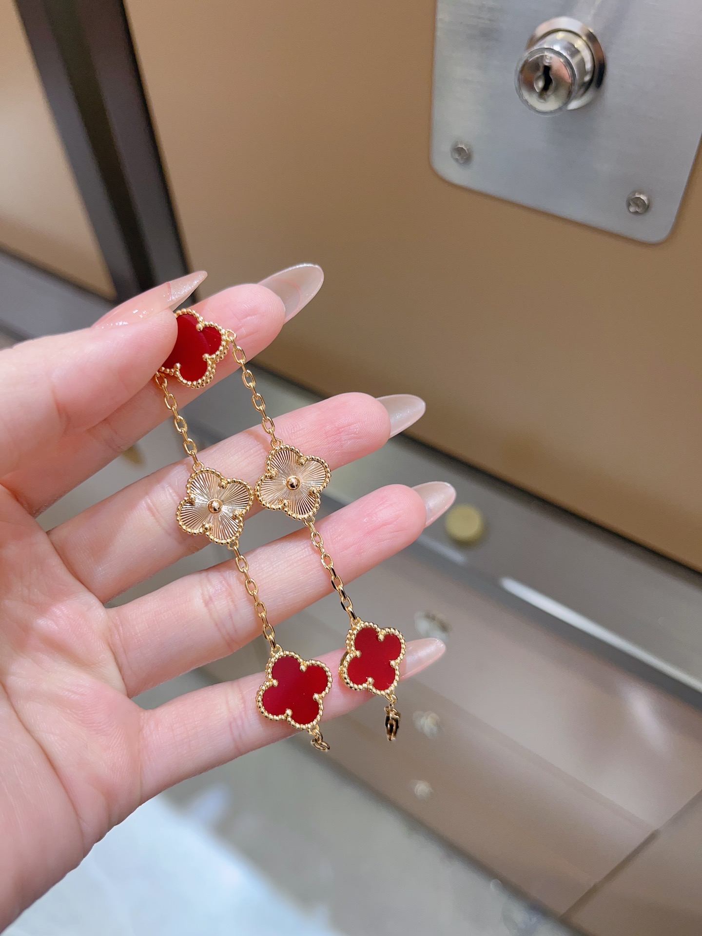 Van Cleef & Arpels vca五花镭射 手链 也好