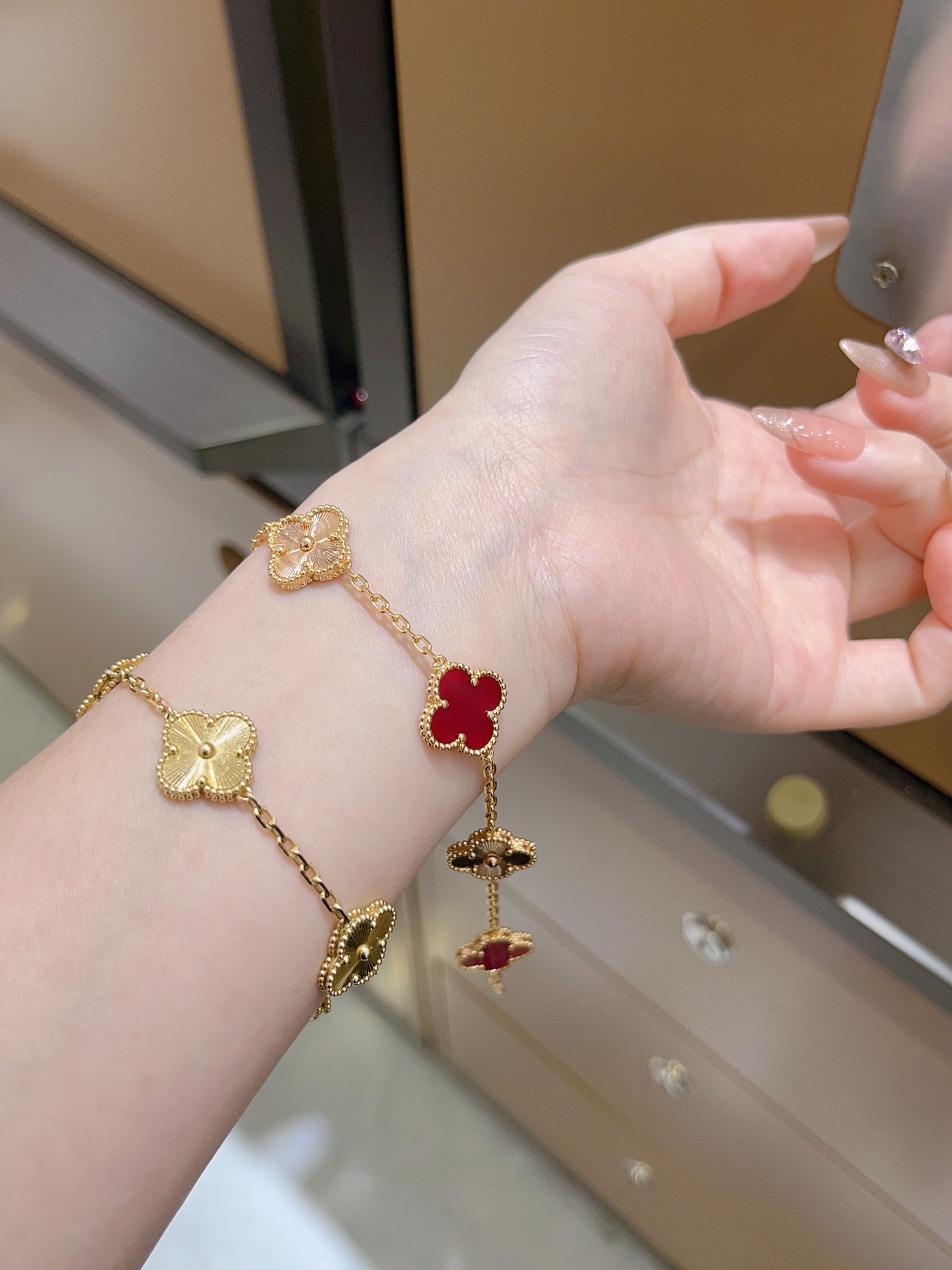 Van Cleef & Arpels vca五花镭射 手链 也好