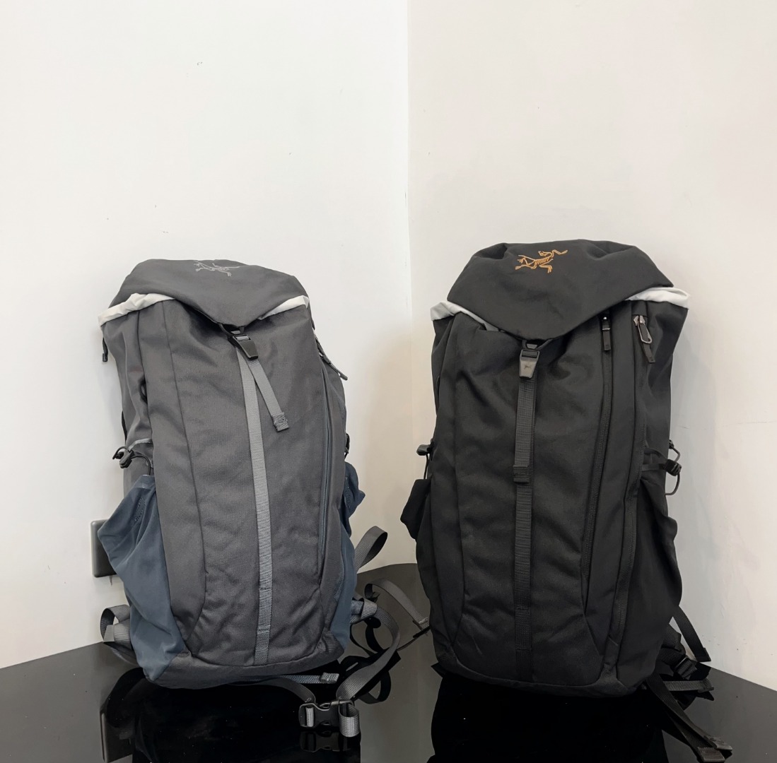 Arc'Mamtis 男女双肩包电脑包20L防水轻质户外登山徒步包 喜欢山系的时髦精们必备单品20L大容量，四季可背，整体自重非常轻便有型！短途出差、运动健身、周末出游 都合适，今年最流行的款 尺寸：30*18.5*54cm 户外巨实用 配色 黑色 灰色