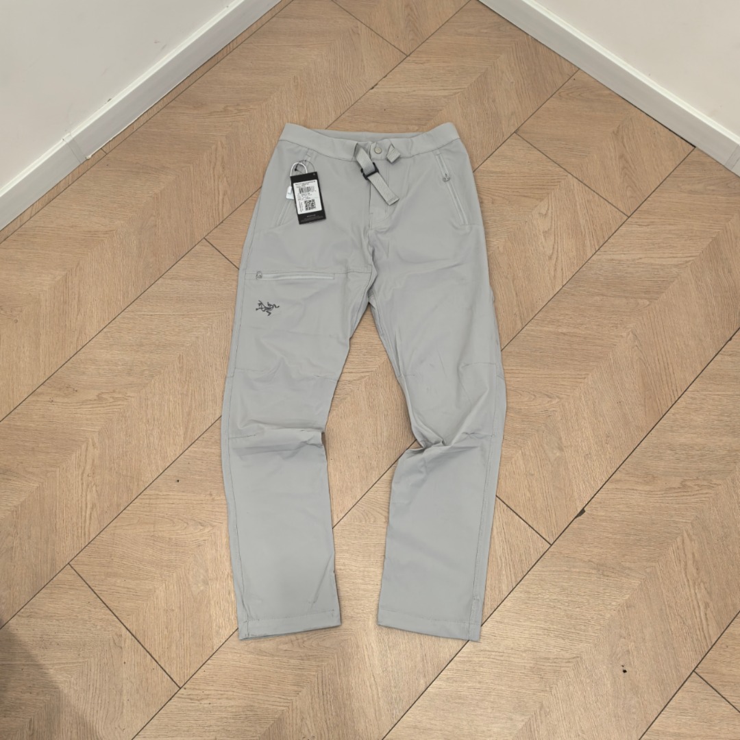 💰180
【高定】鸟软壳Gamma LIGHTWEIGHT纯色透气速干直筒休闲裤
系列里面最轻薄的一款
夏季可穿 男女均可驾驭
面料采用86%锦纶14%6氨纶
防水工艺 定织定染
脚口带松紧 腰围可调节【自带腰带】
还原度98% 且买且珍惜
颜色:黑色 幽雾绿 隐秘灰
尺码表/cm
30 裤长104 脚口 18 腰围76 臀围102
32 裤长105 脚口 19 腰围80 臀围104
34 裤长108 脚口20 腰围86 臀围110
36 裤长109 脚口21 腰围92 臀围112
手工测量2-3cm误差仅供参考!