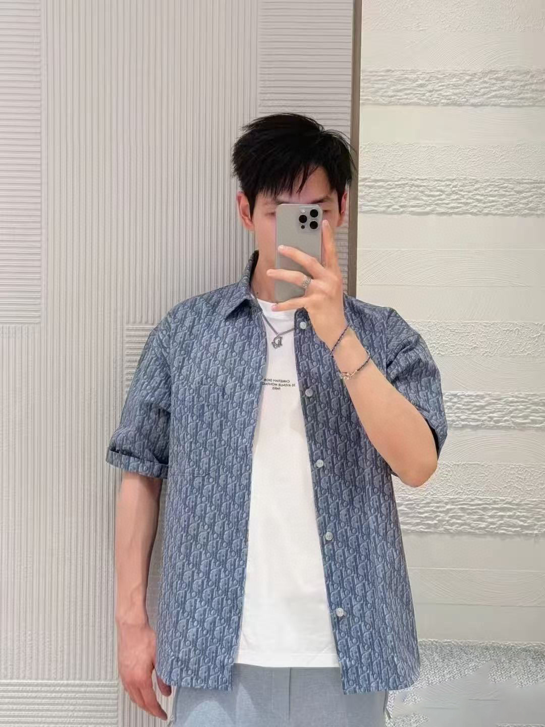 模特上身效果图。