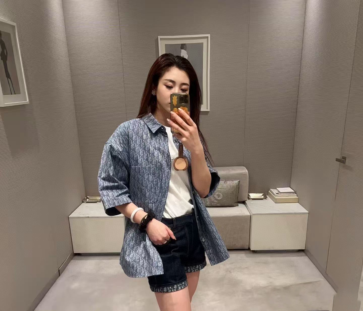 模特上身效果图。