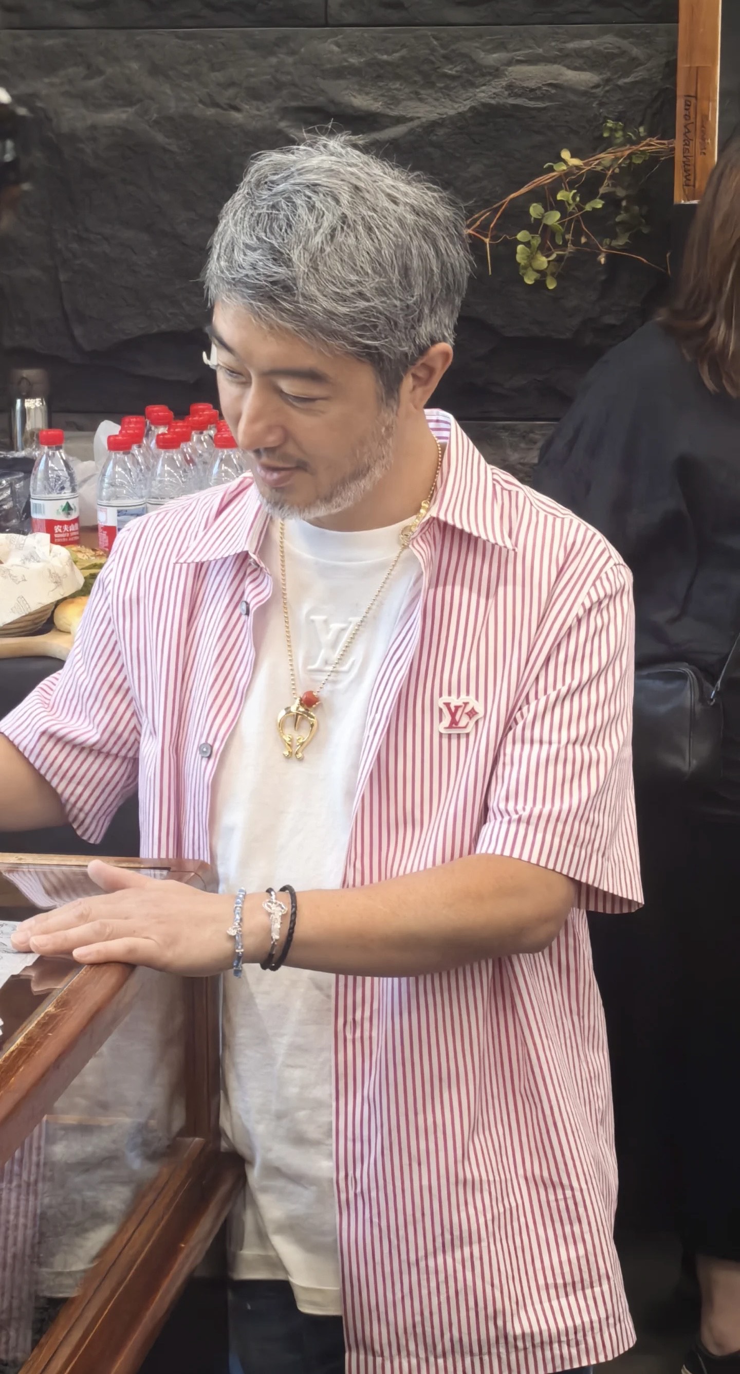 模特上身效果图。