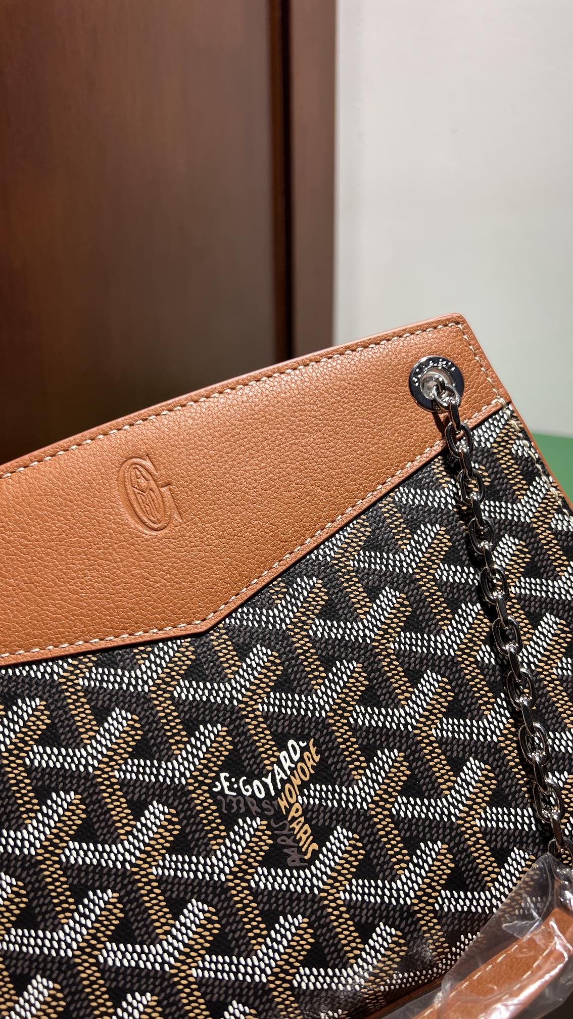 Goyard New product is comingNew dog tooth product debut