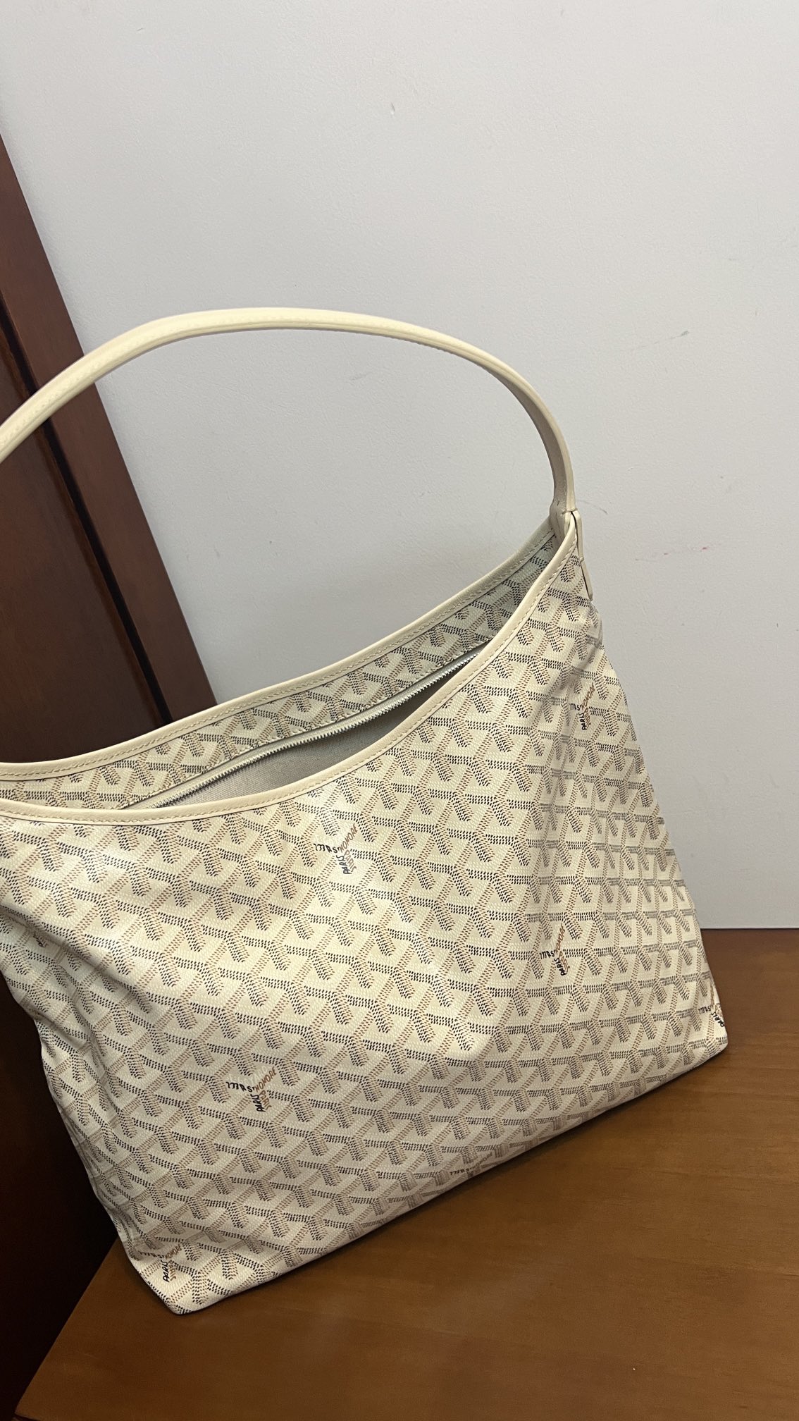 Goyard Bohème hobo流浪包 啦 整个包型都非常适用于日常通勤的一款包 包自重轻盈柔软