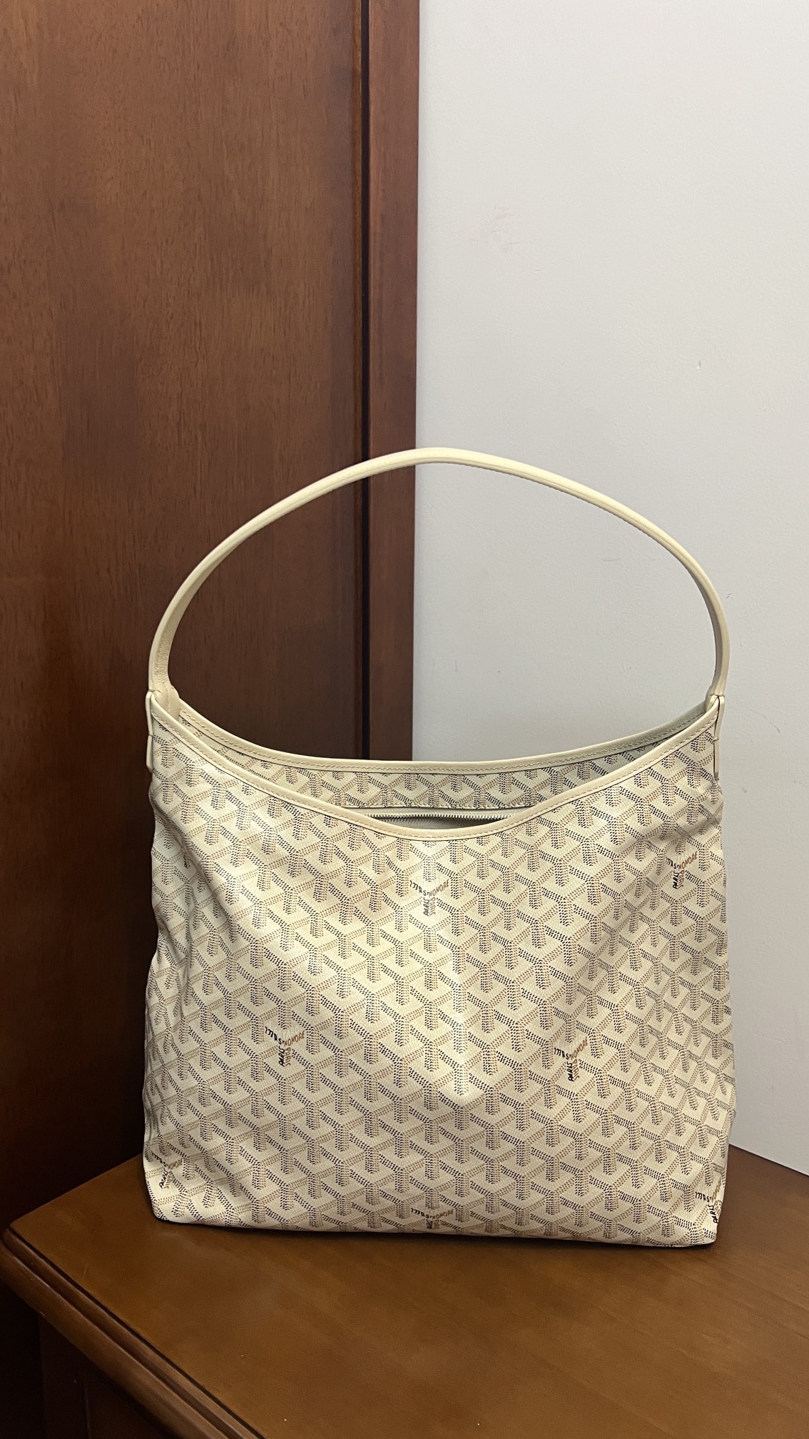 Goyard Bohème hobo流浪包 啦 整个包型都非常适用于日常通勤的一款包 包自重轻盈柔软
