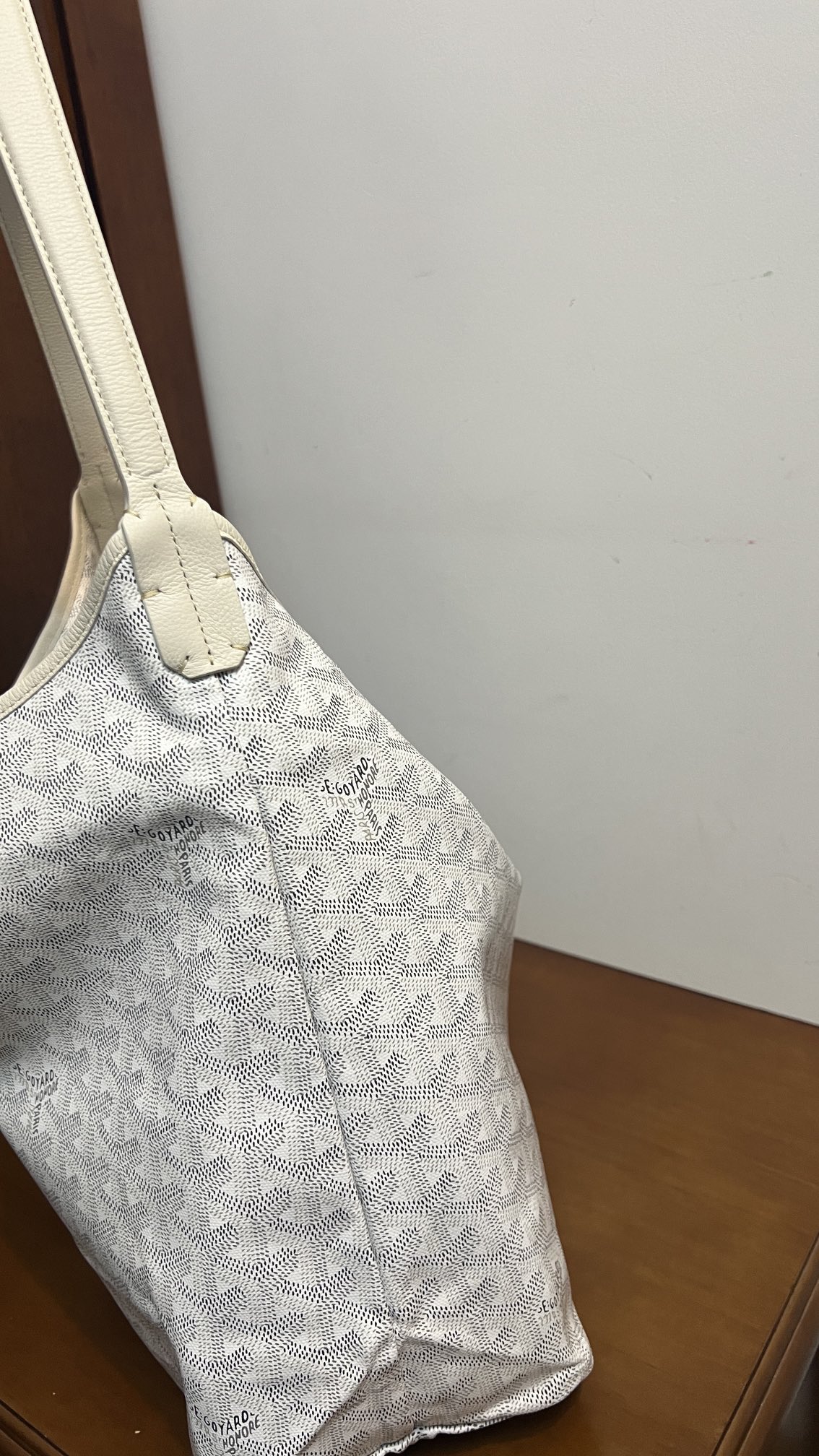 Goyard 限定 爱心、纯手工彩绘、每个都是独一无二、（配全套包装）免税版~代购级高版本~